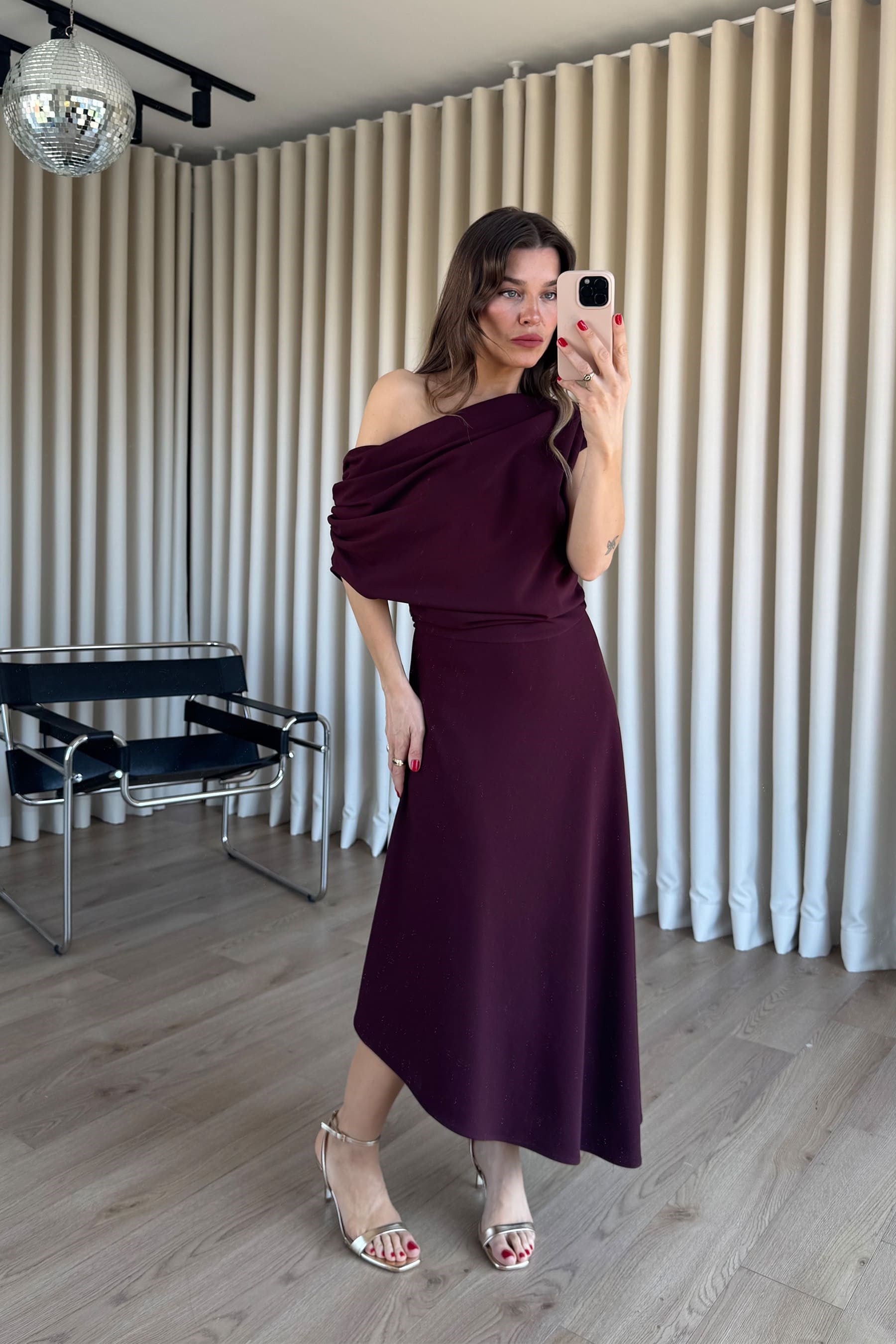 Mürdüm Asimetrik Kesim Kayık Yaka Elbise