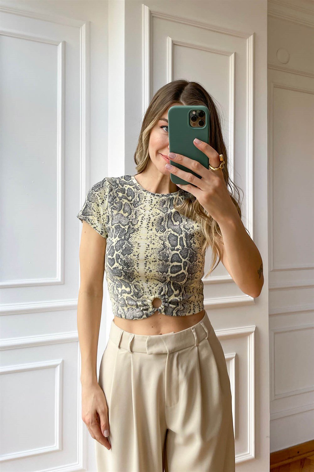 Neon Sarı Yılan Derisi Desenli T-Shirt