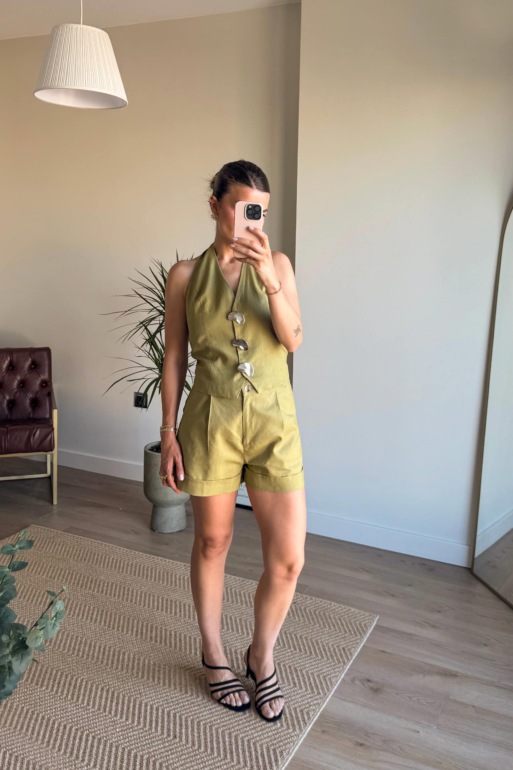 Olive Gümüş Düğmeli Sırt Dekolteli Bluz Şort Takım