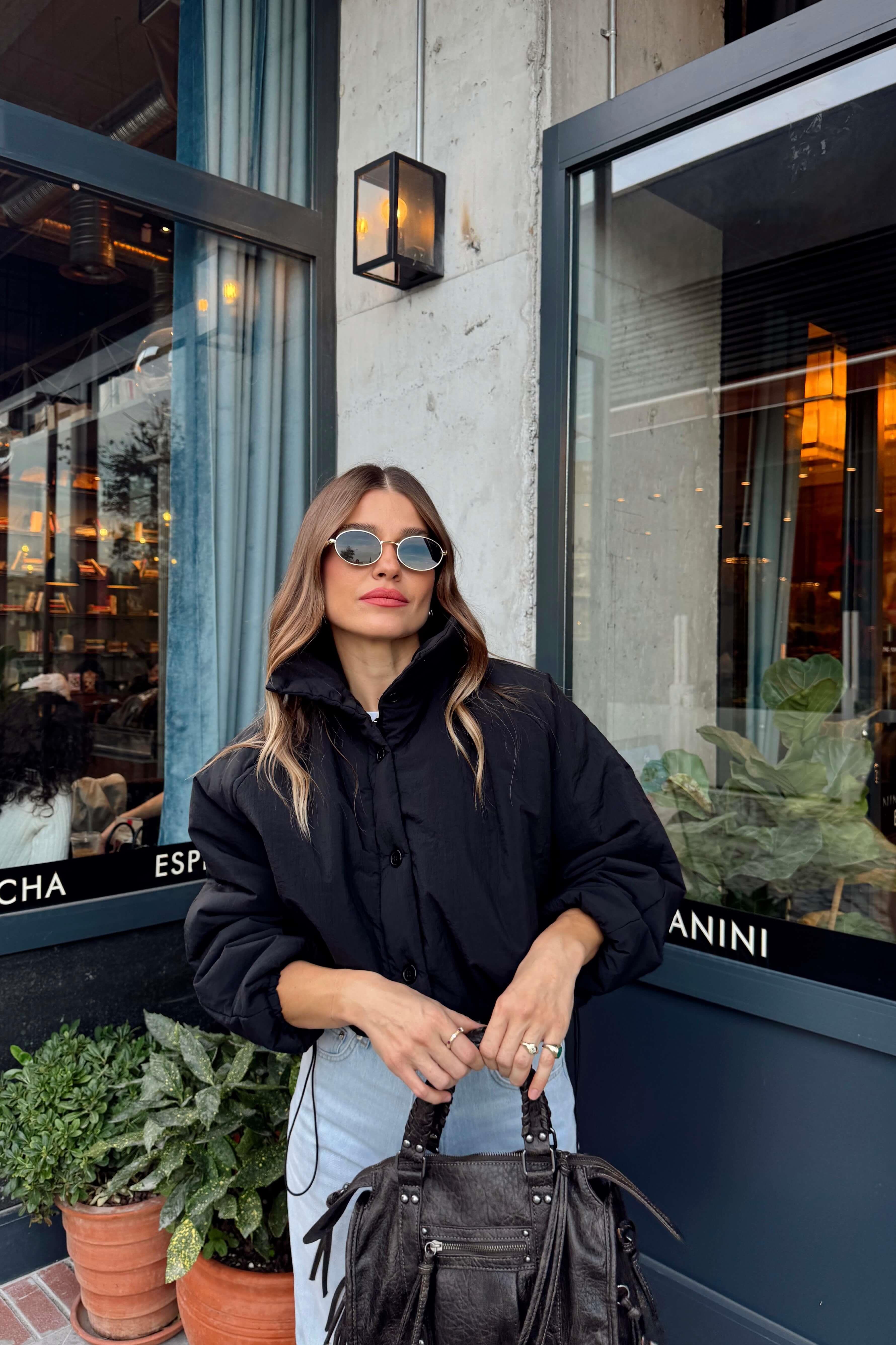 Siyah Beli Büzgülü Astarlı Oversize Şişme Mont