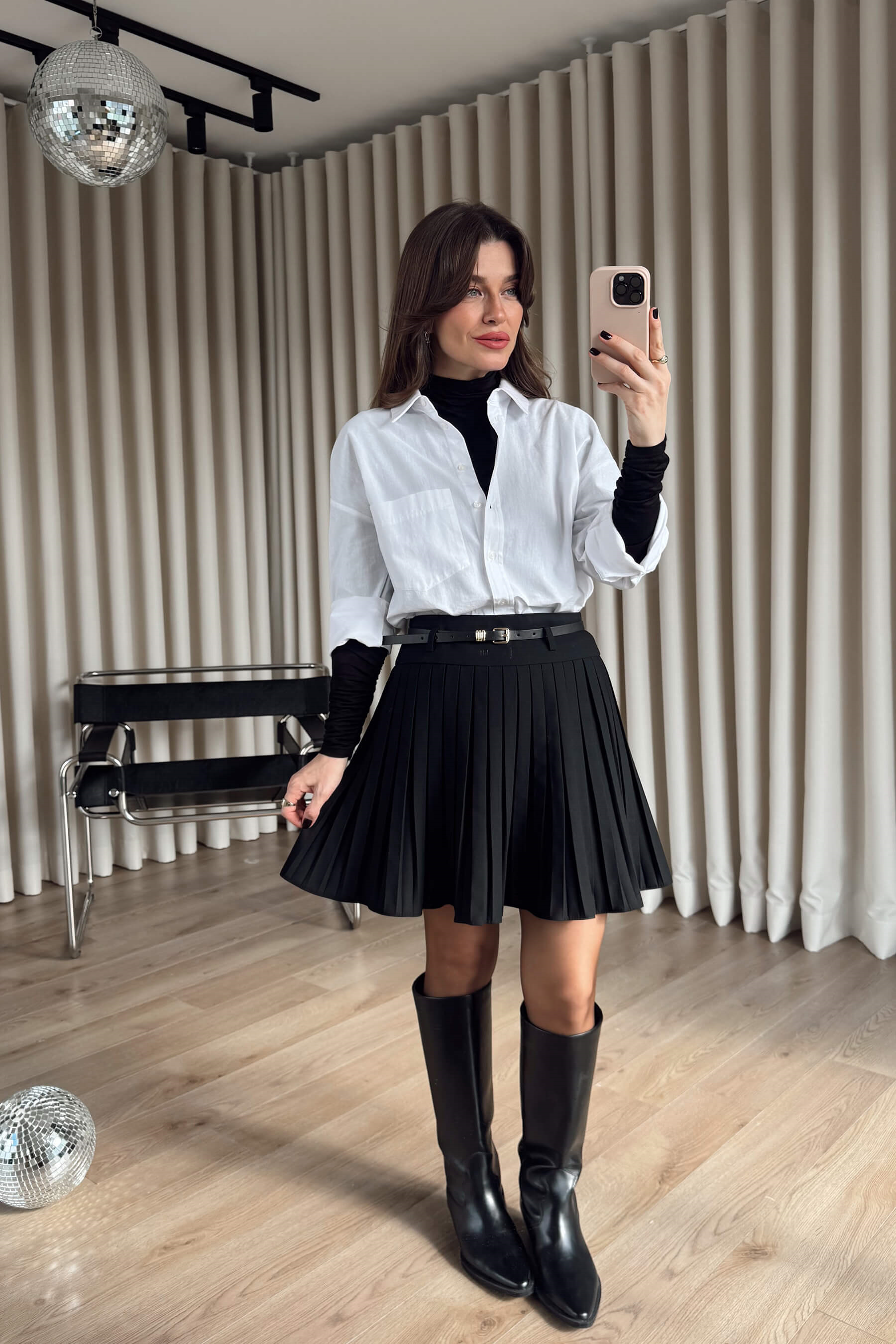 Siyah Pileli Kemerli Mini Etek