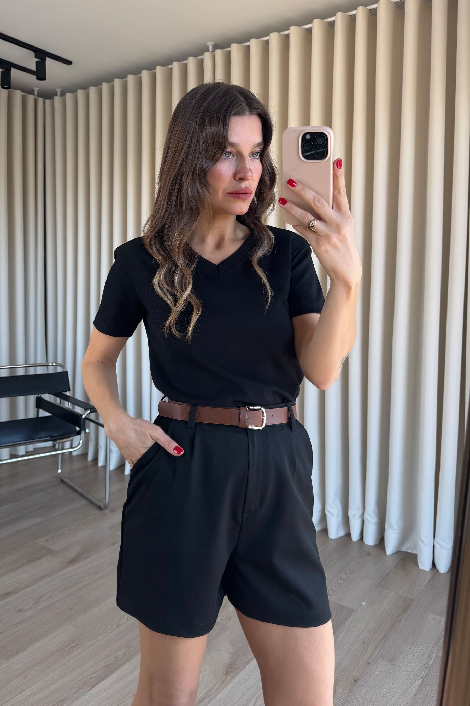 Siyah V Yaka Vatkalı Premium Oversize T-Shirt