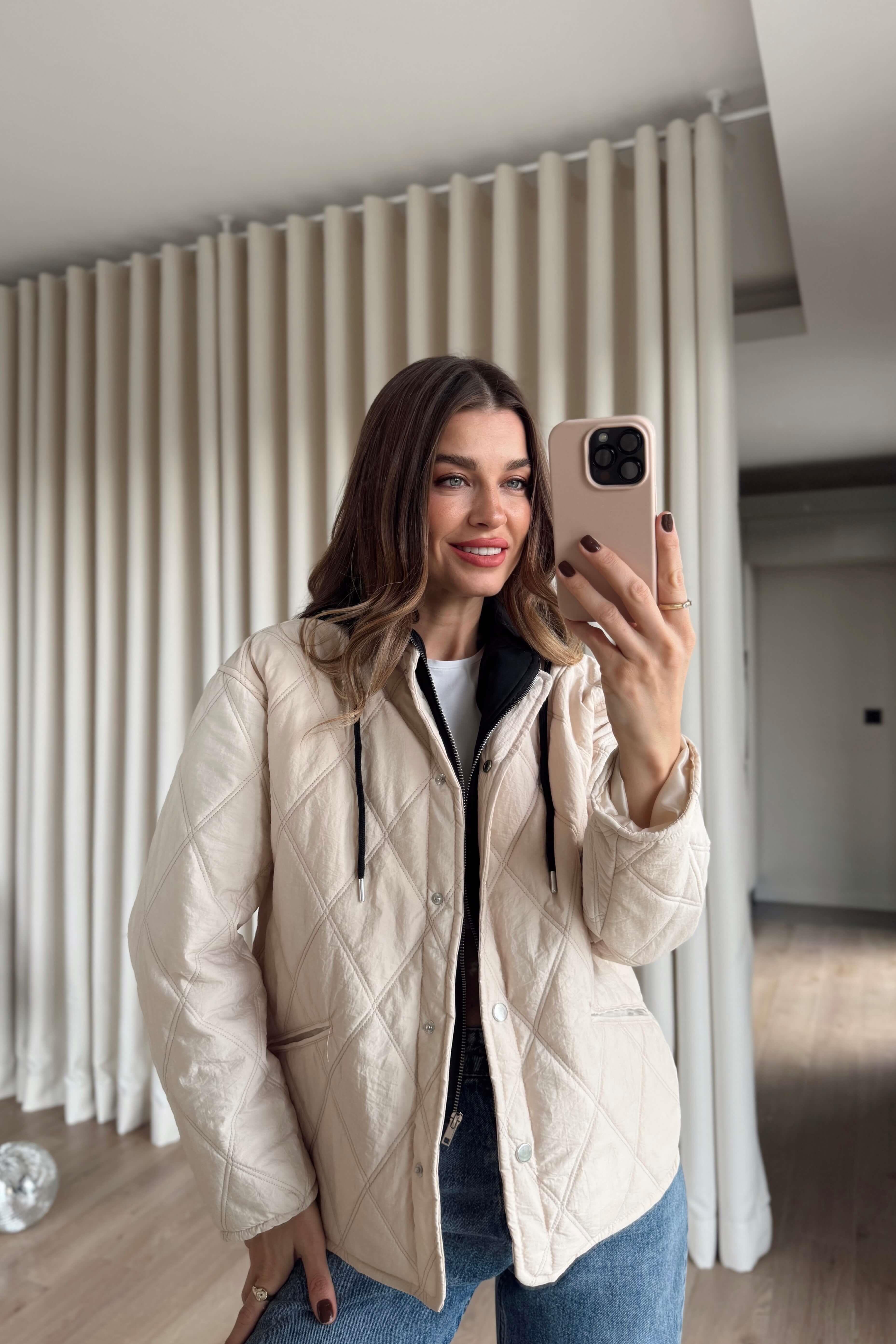 Taş Rengi Astarlı Kapşonlu Kapitone Mont