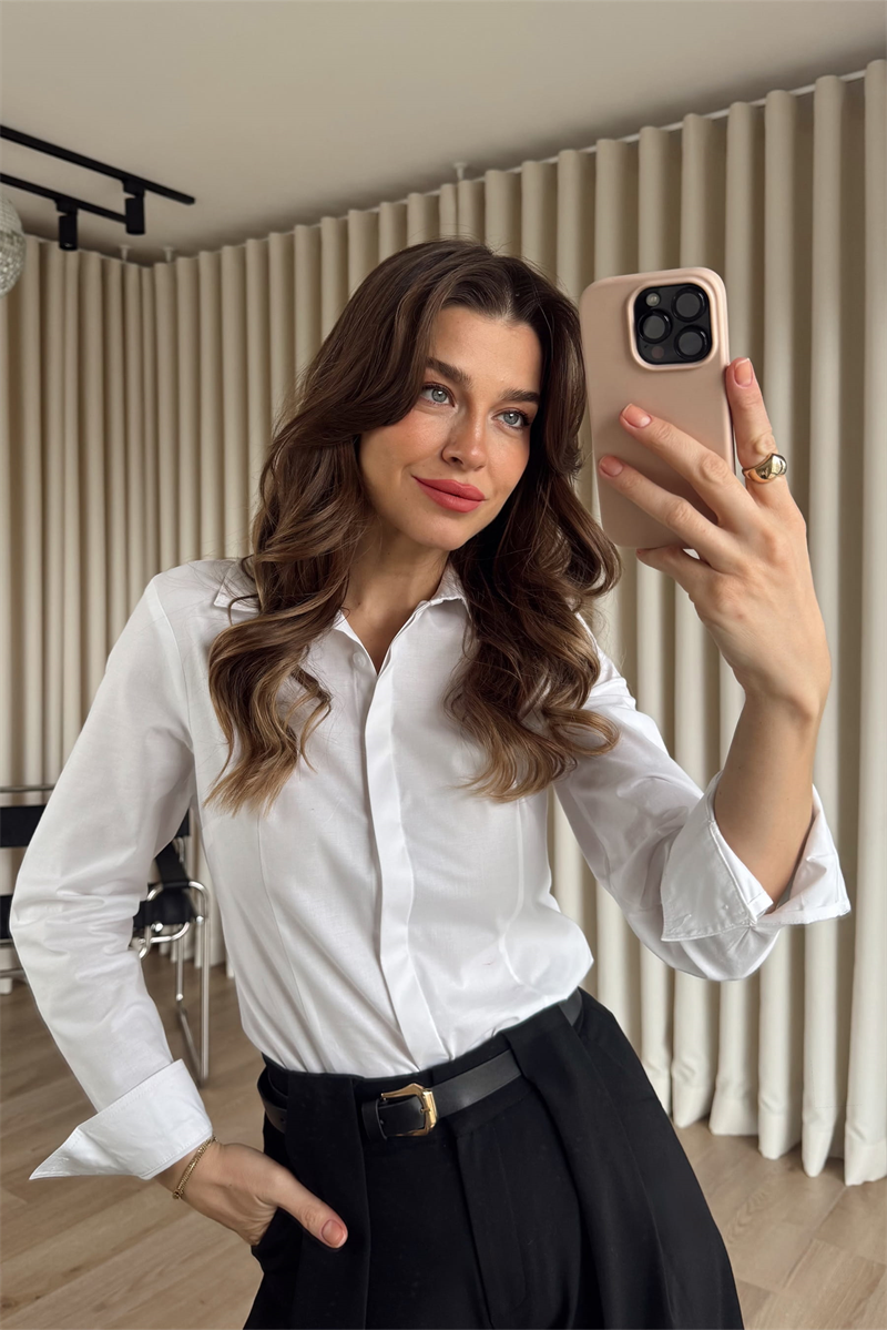 Beyaz Belden Oturtmalı Fit Gömlek