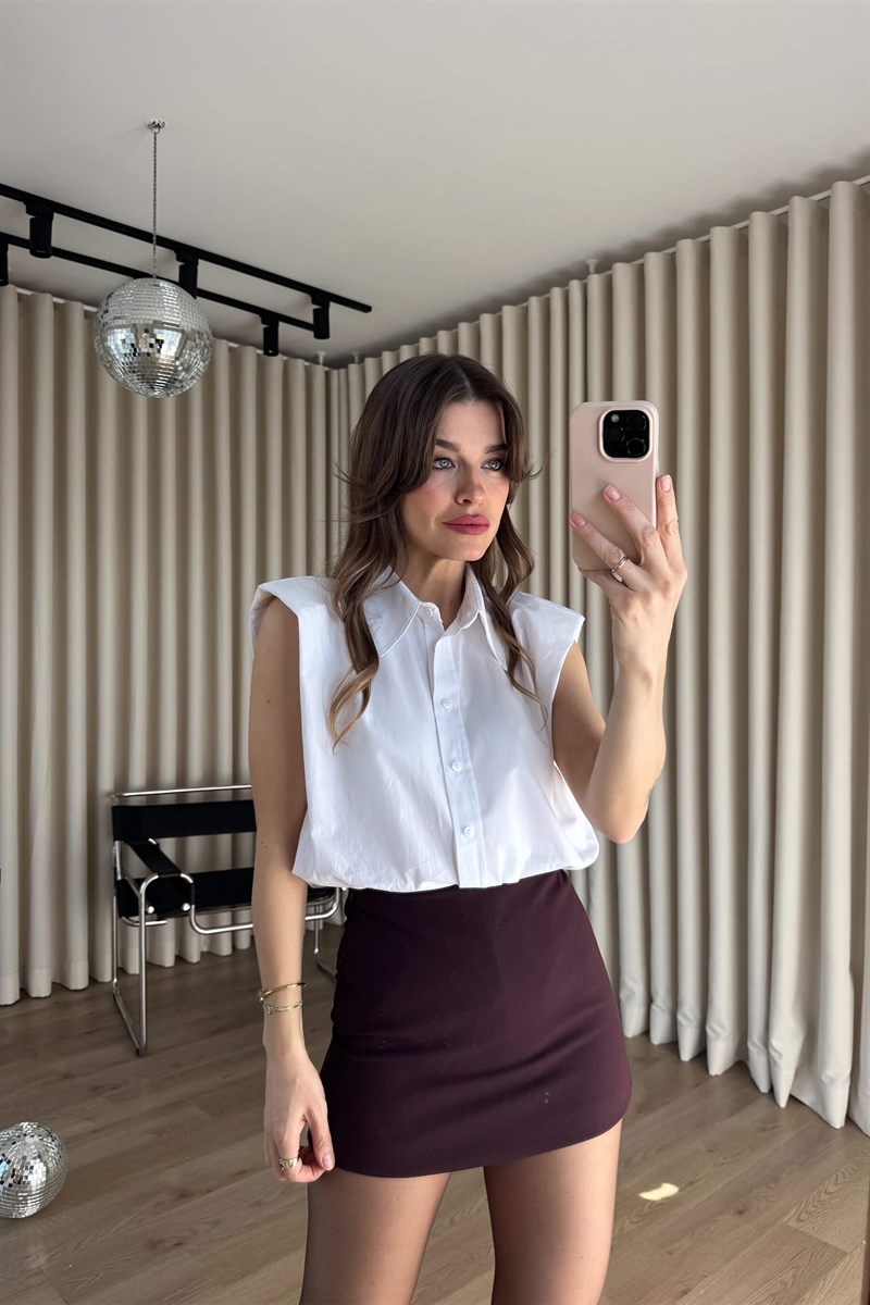 Beyaz Vatkalı Sıfır Kol Gömlek