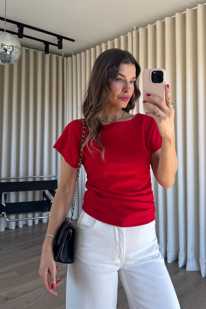 Kırmızı Yandan Drape Detaylı Bluz