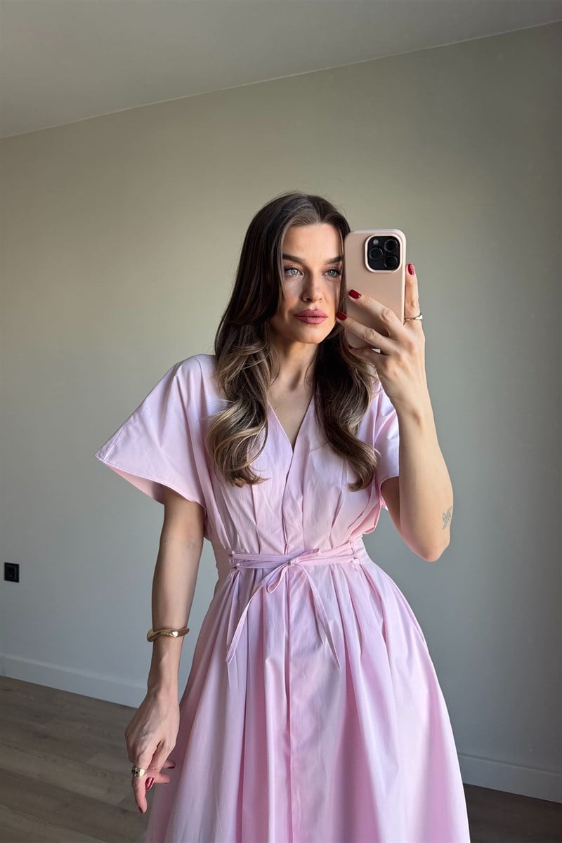 Pembe Beli Bağcık Detaylı Pileli Maxi Boy Düğmeli Elbise