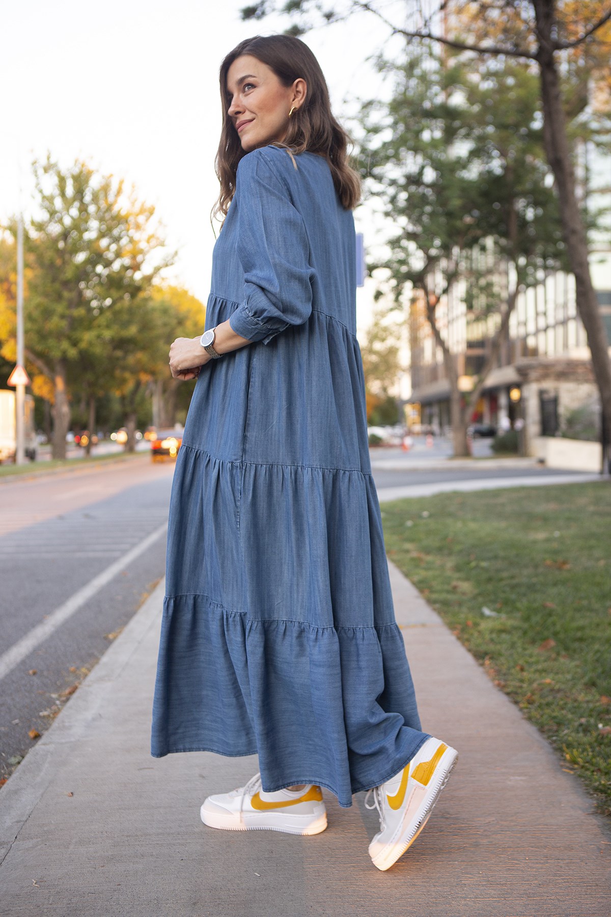 V Yaka Uzun Fırfırlı Kot Elbise