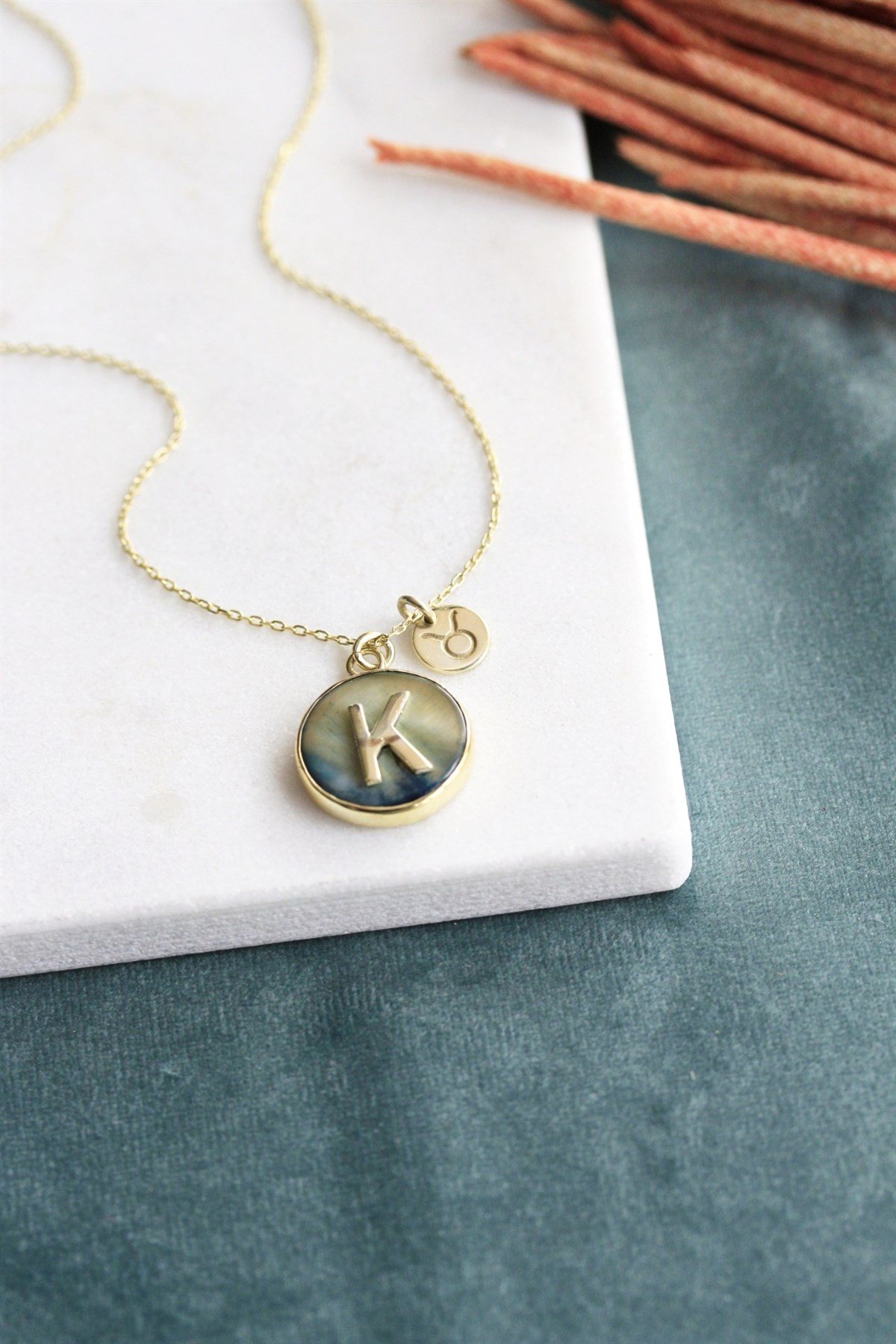 Doğal Taş Harf Kolye ( Sedef )