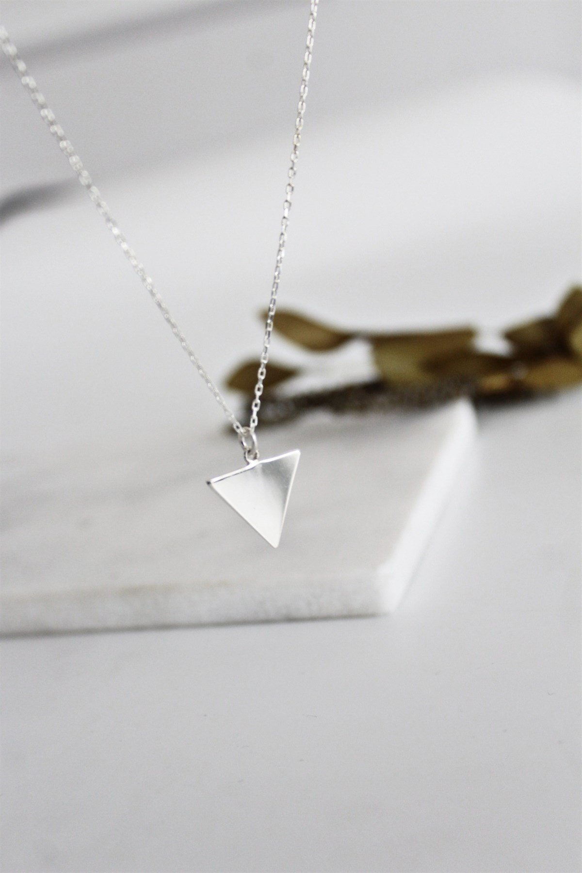 Erkek Üçgen Kolye
