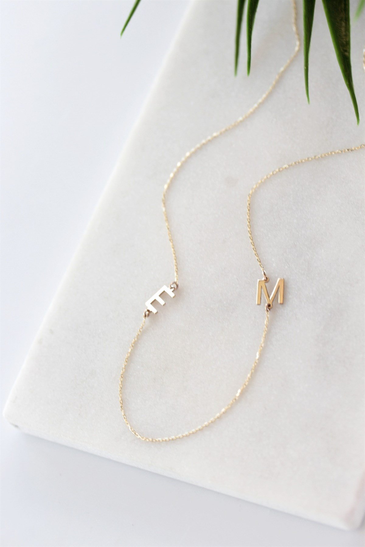 Çift Yan Harf Kolye