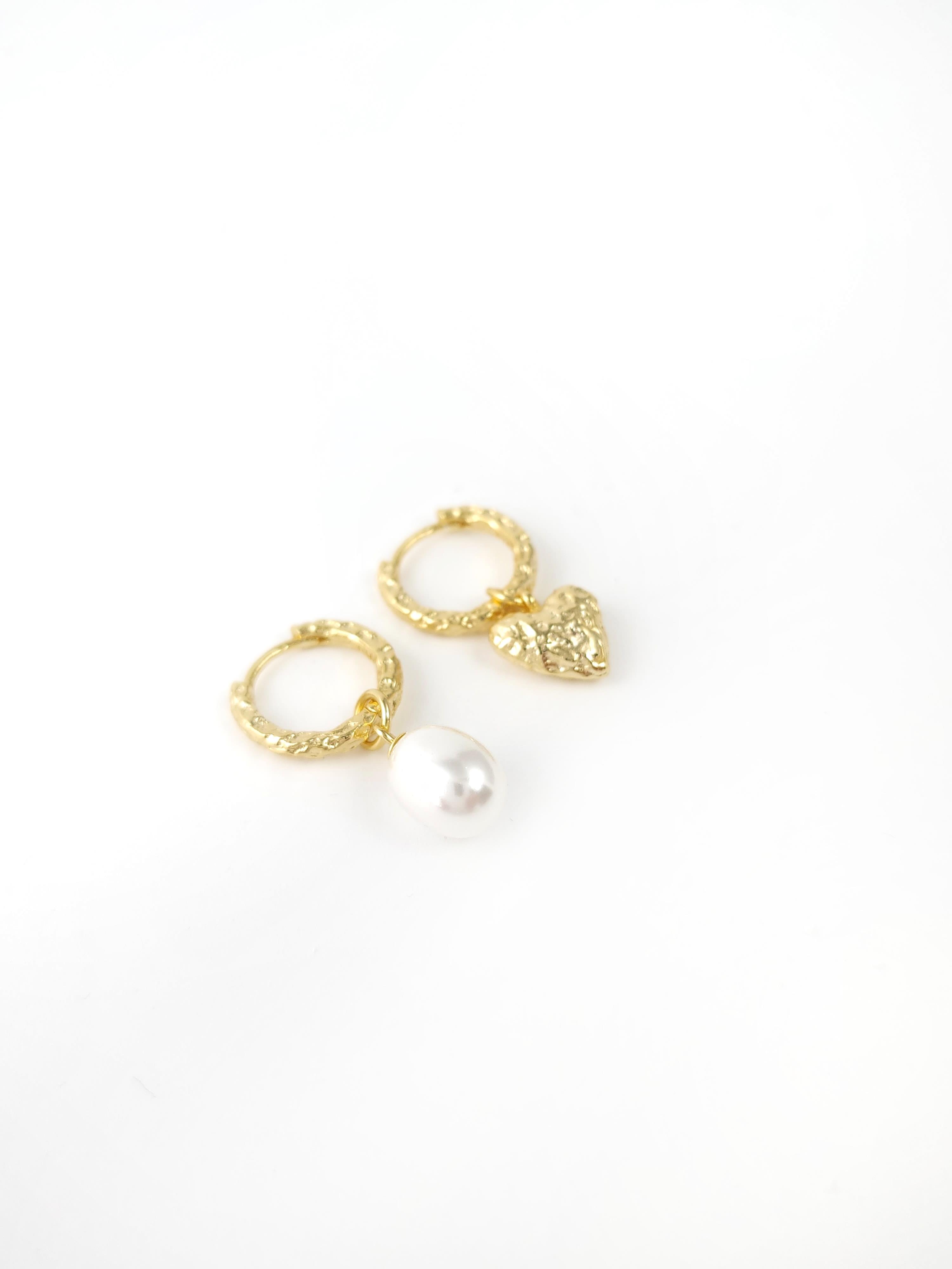 İnci Kalp Tasarım Küpe