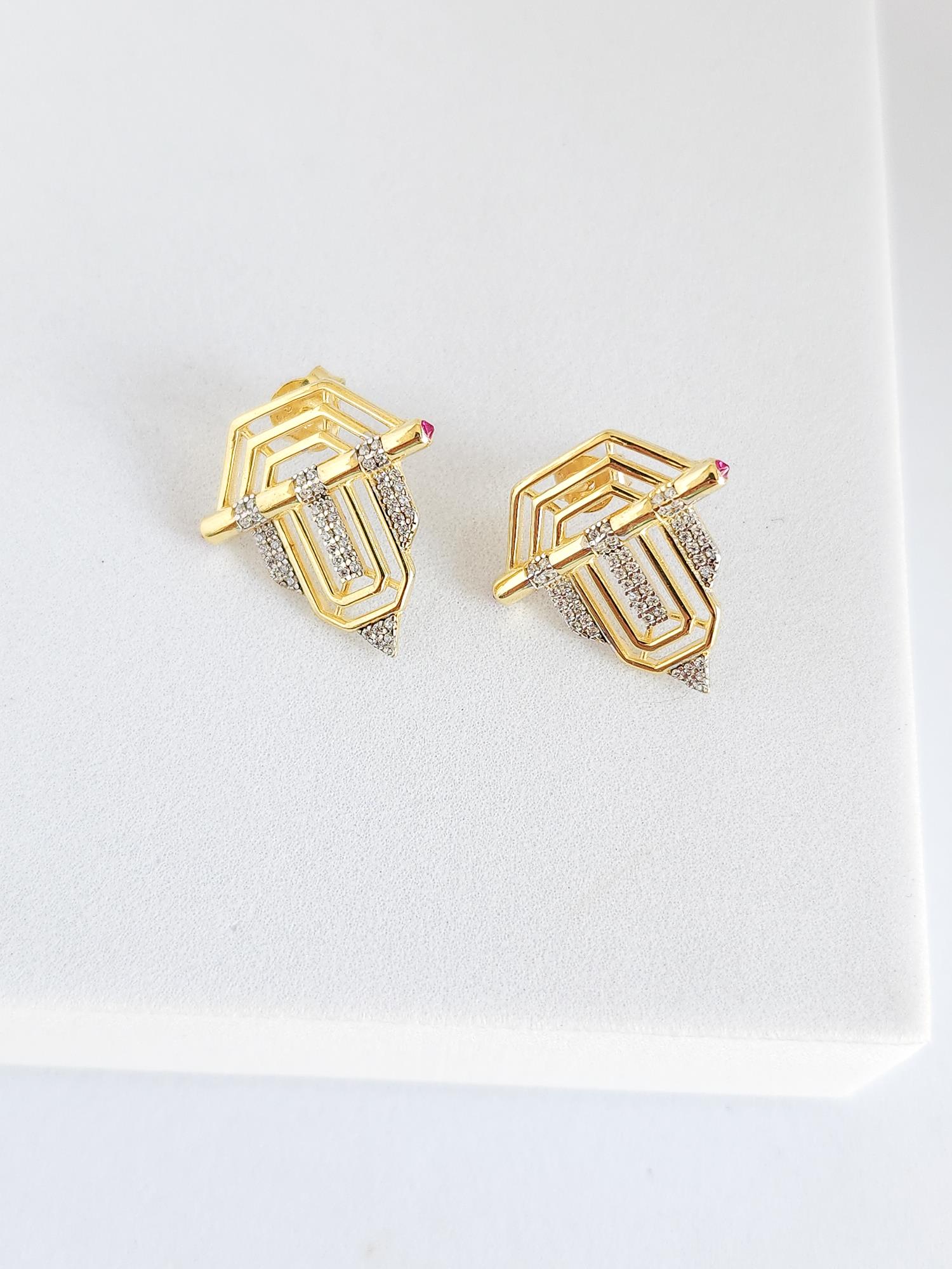 İtalyan Çivi Küpe