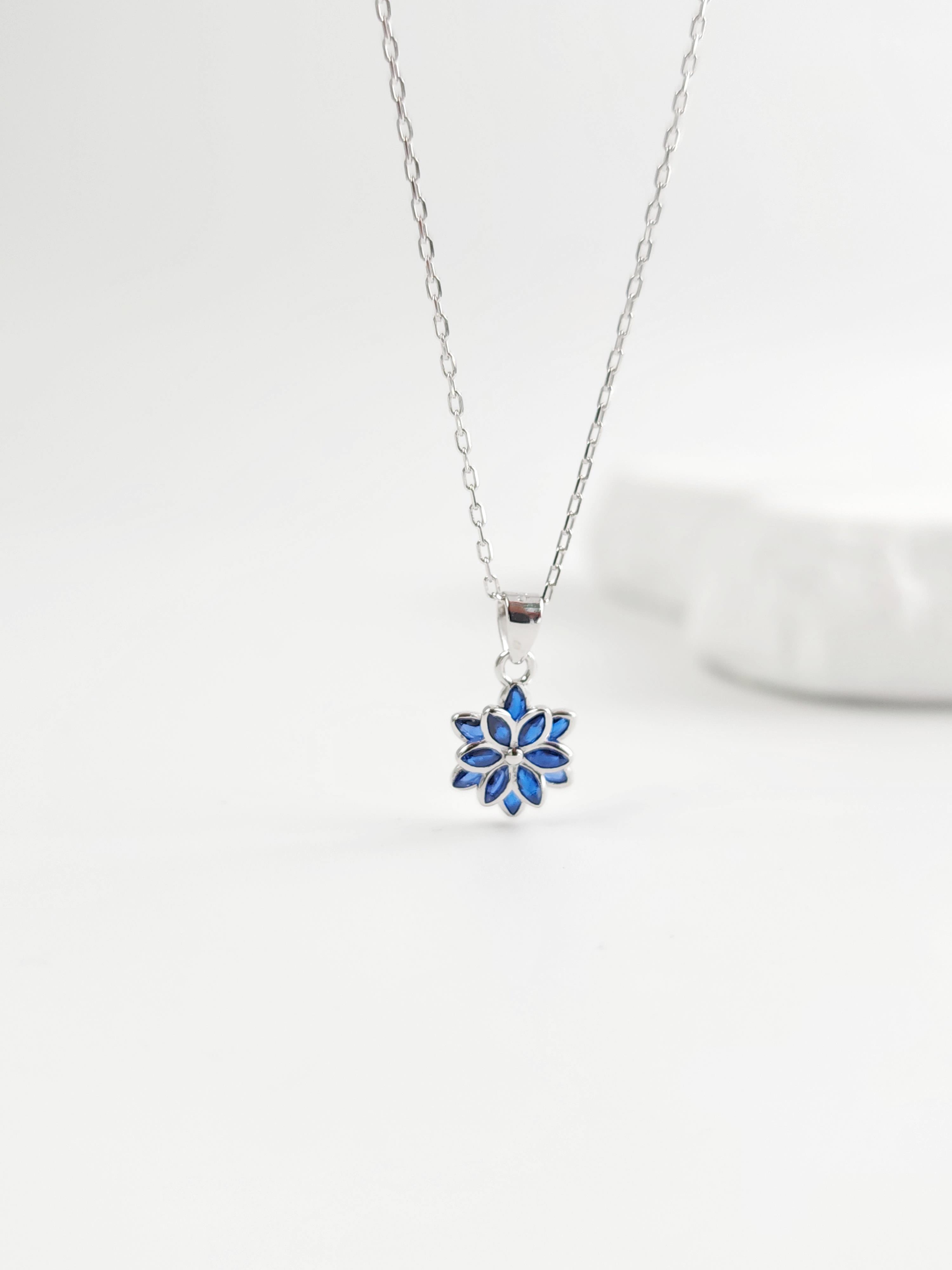 Lotus Kolye