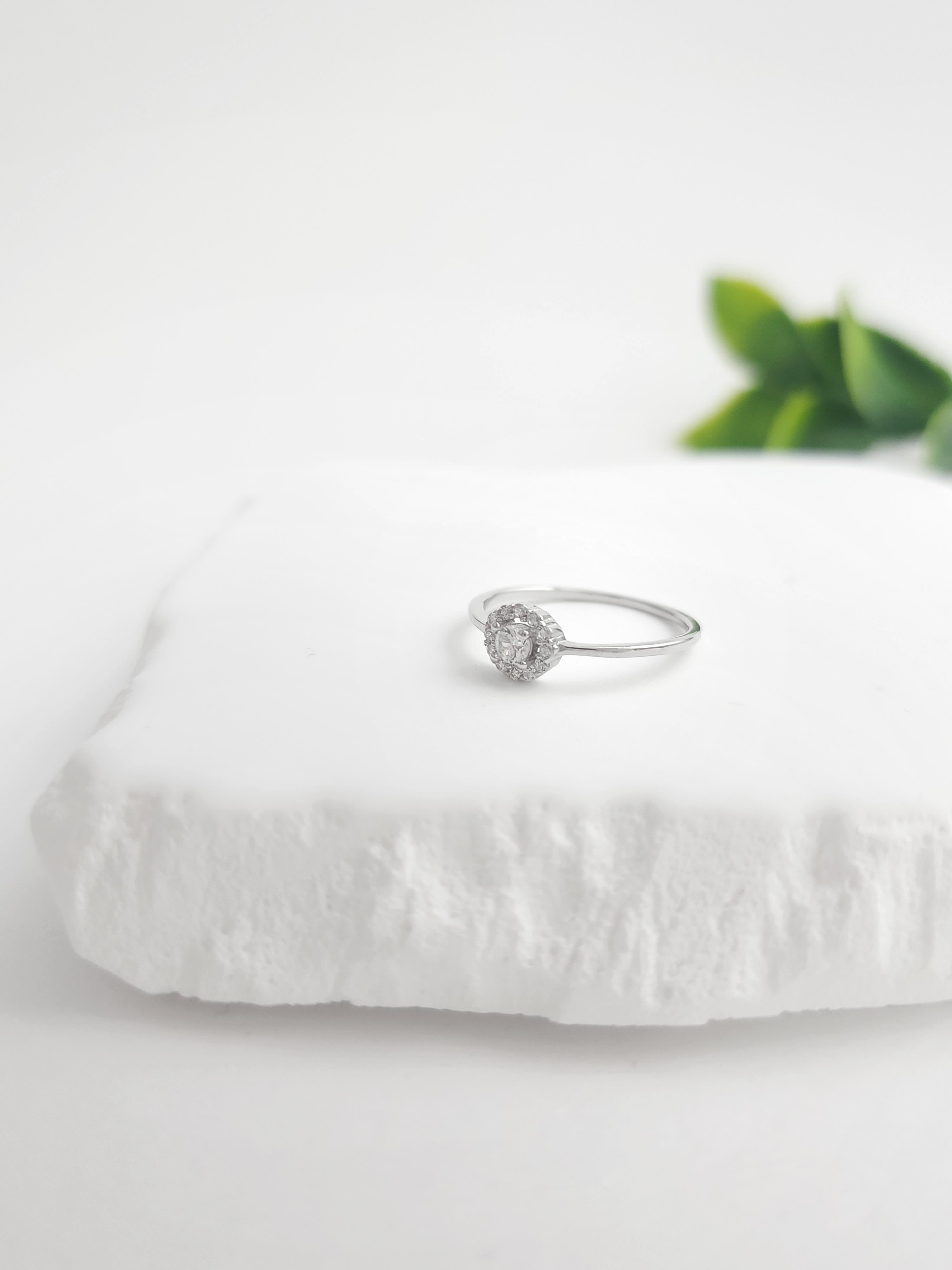 Minimal Tektaş Yüzük