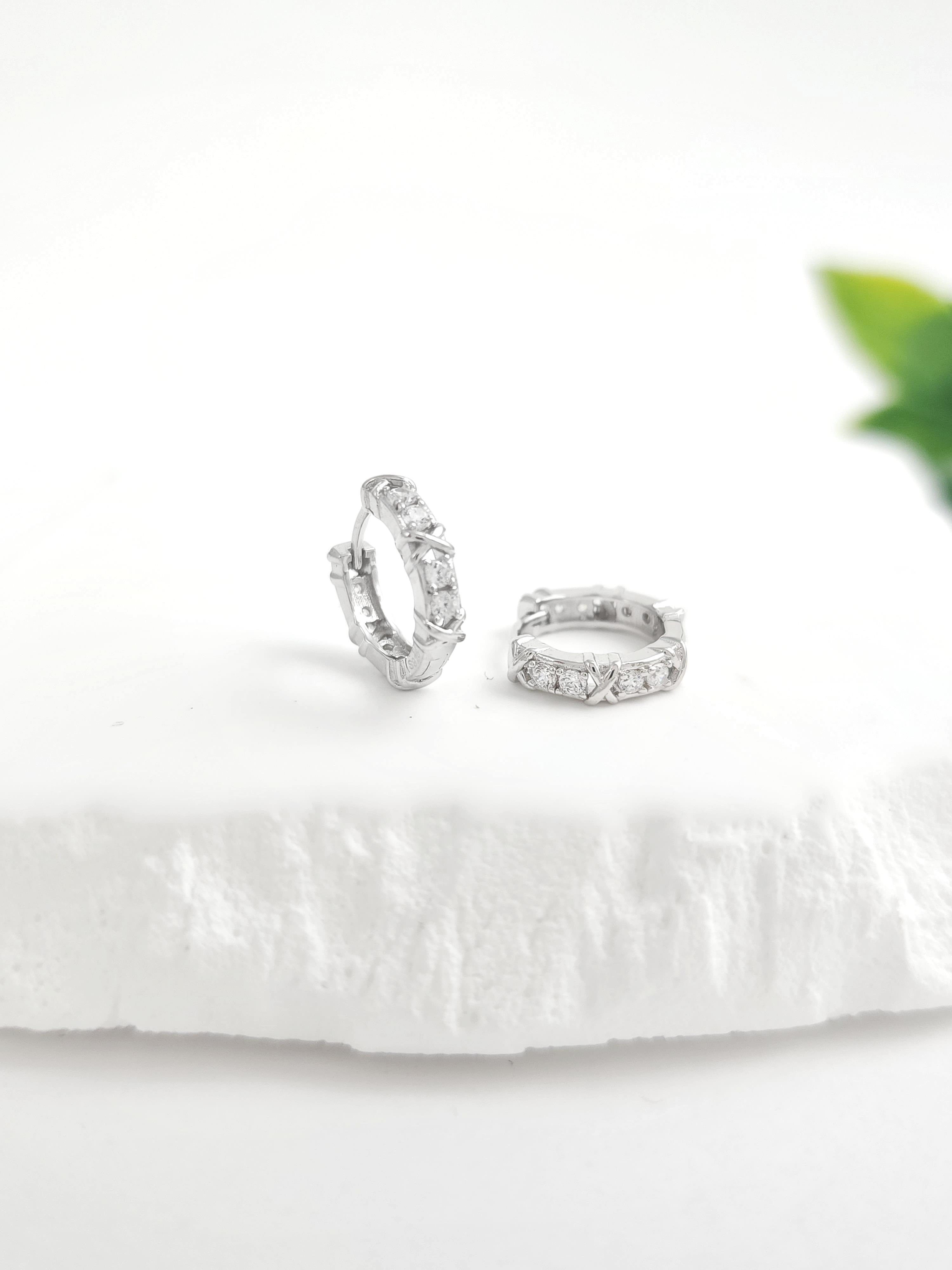 Minimal X Halka Küpe