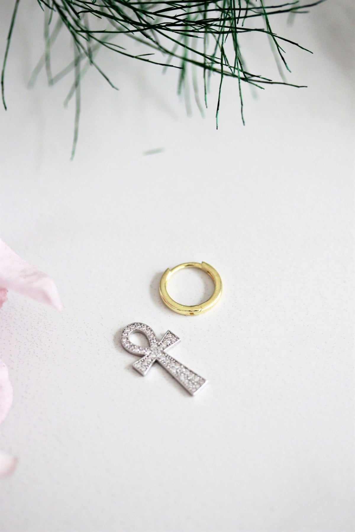 Nil'in Anahtaru Charm Küpe ( Tek )