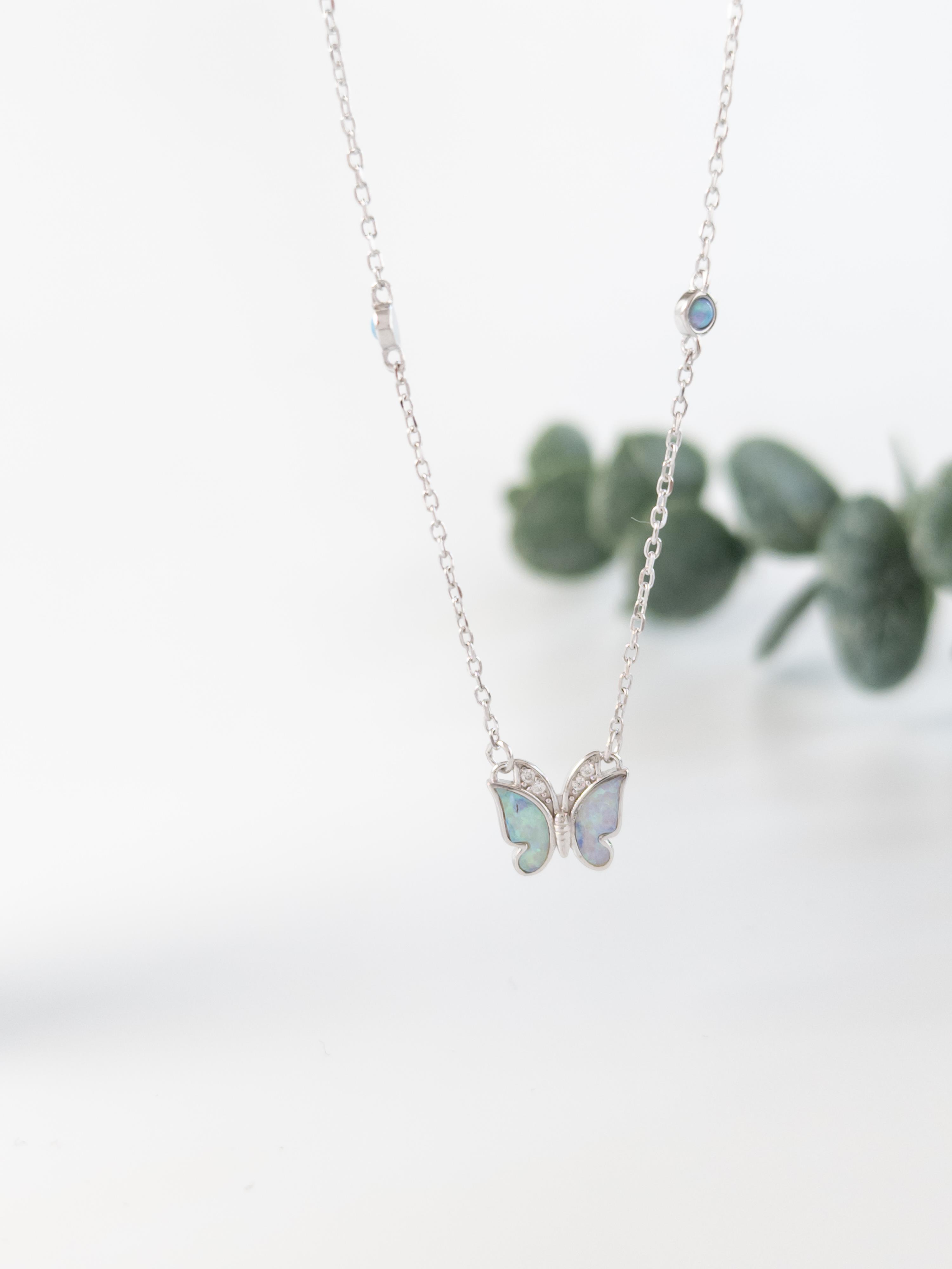 Opal Kelebek Kolye