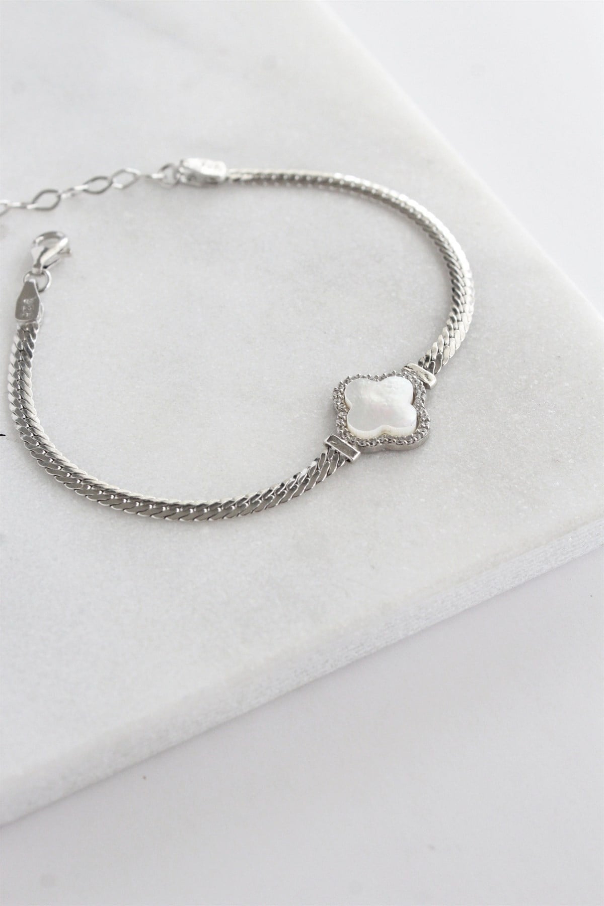 Yassı Zincir Yonca Bileklik