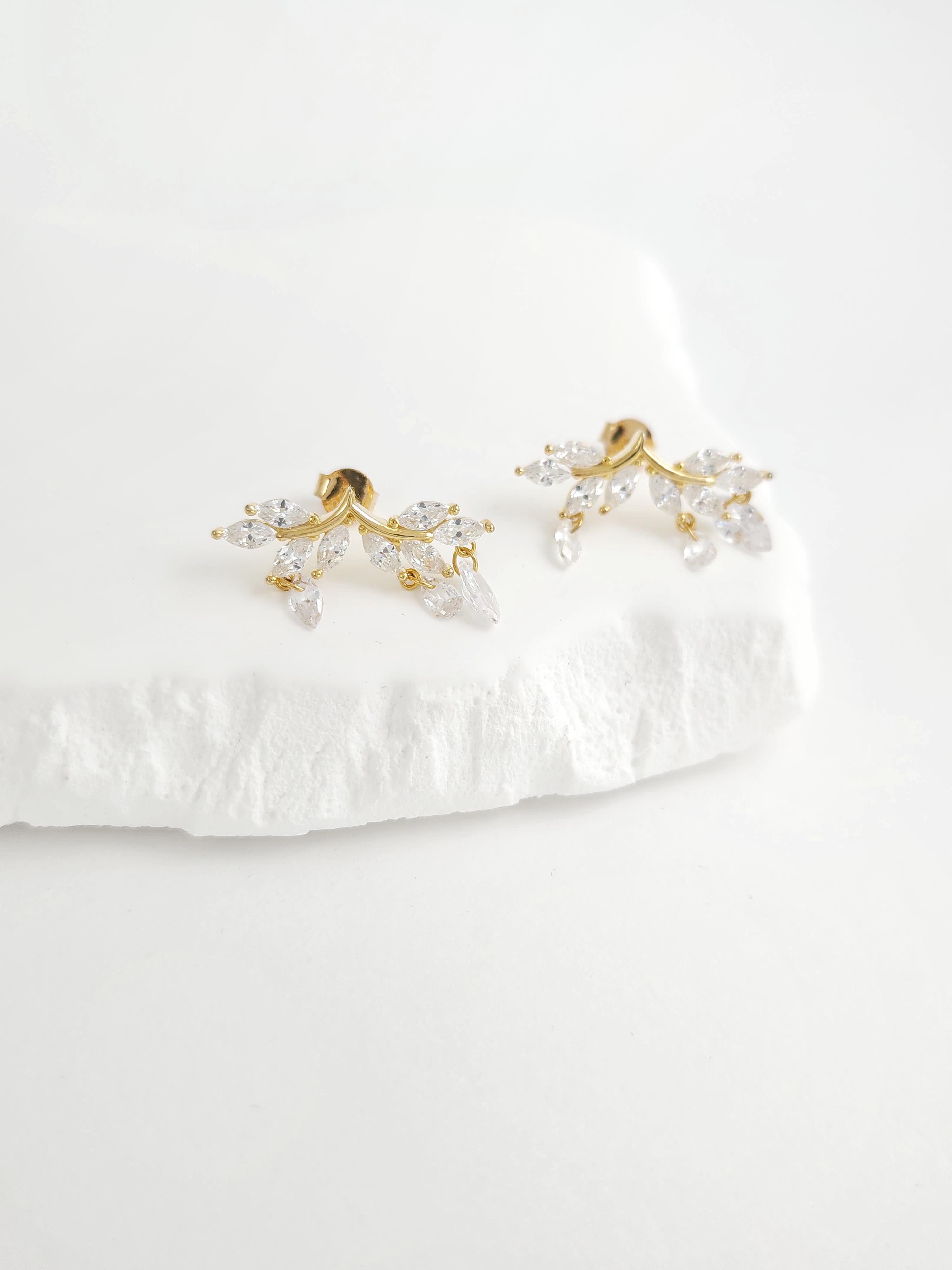 Zirkon Sallantılı Tasarım Küpe