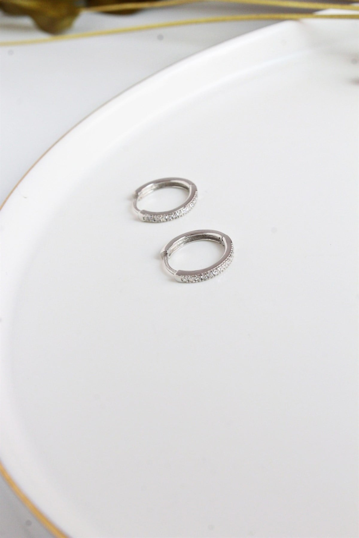 Zirkon Taş Halka Küpe ( 1.5 cm )