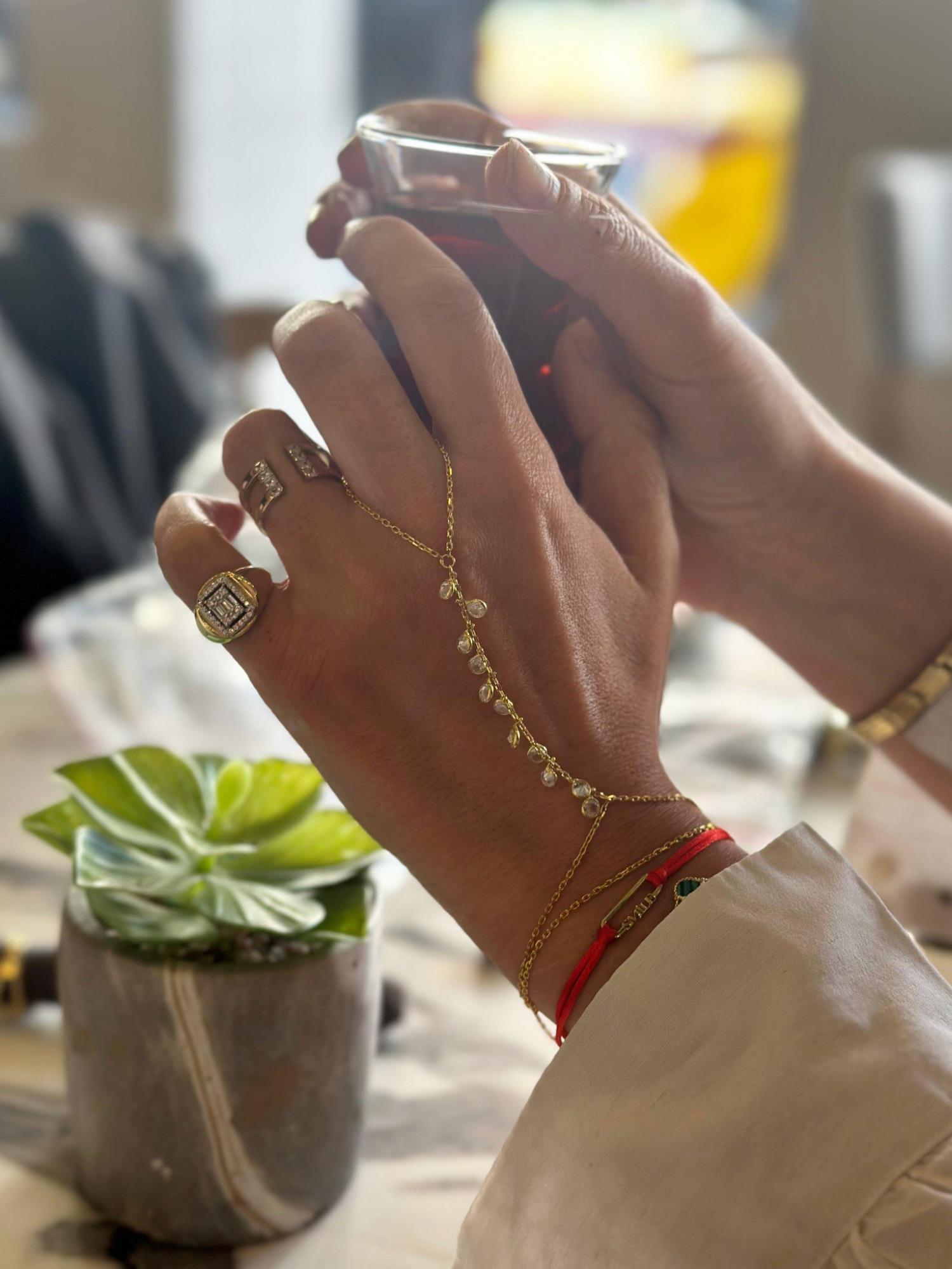 Zirkon Taş Shakira Şahmeran