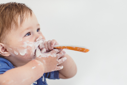 Bebeklerde beslenme düzeni ve günlük beslenme rutini