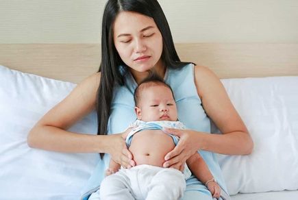 Bebeklerde gaz sancısını rahatlatmaya yardımcı gaz çıkarma yöntemleri