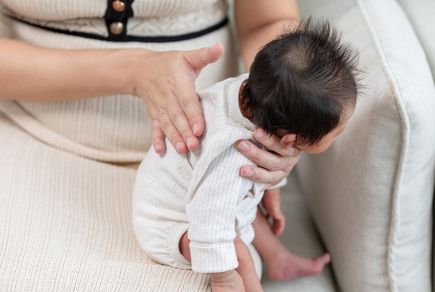 bebeklerde hıçkırık nedenleri ve ebeveynler için öneriler