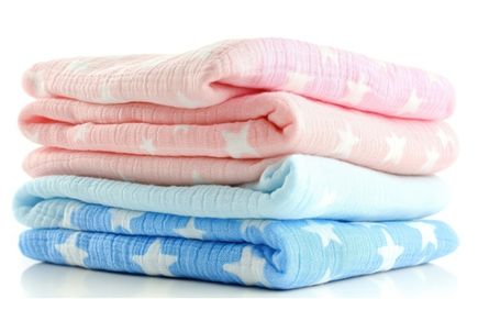 Bebekler için pamuklu müslin örtü kullanımı