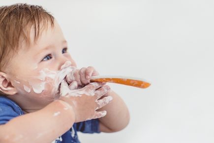 Bebeklerde beslenme düzeni ve günlük beslenme rutini