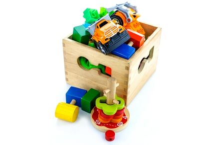 çocuk odasında oyuncak saklama kutusu ile düzenli alan oluşturma