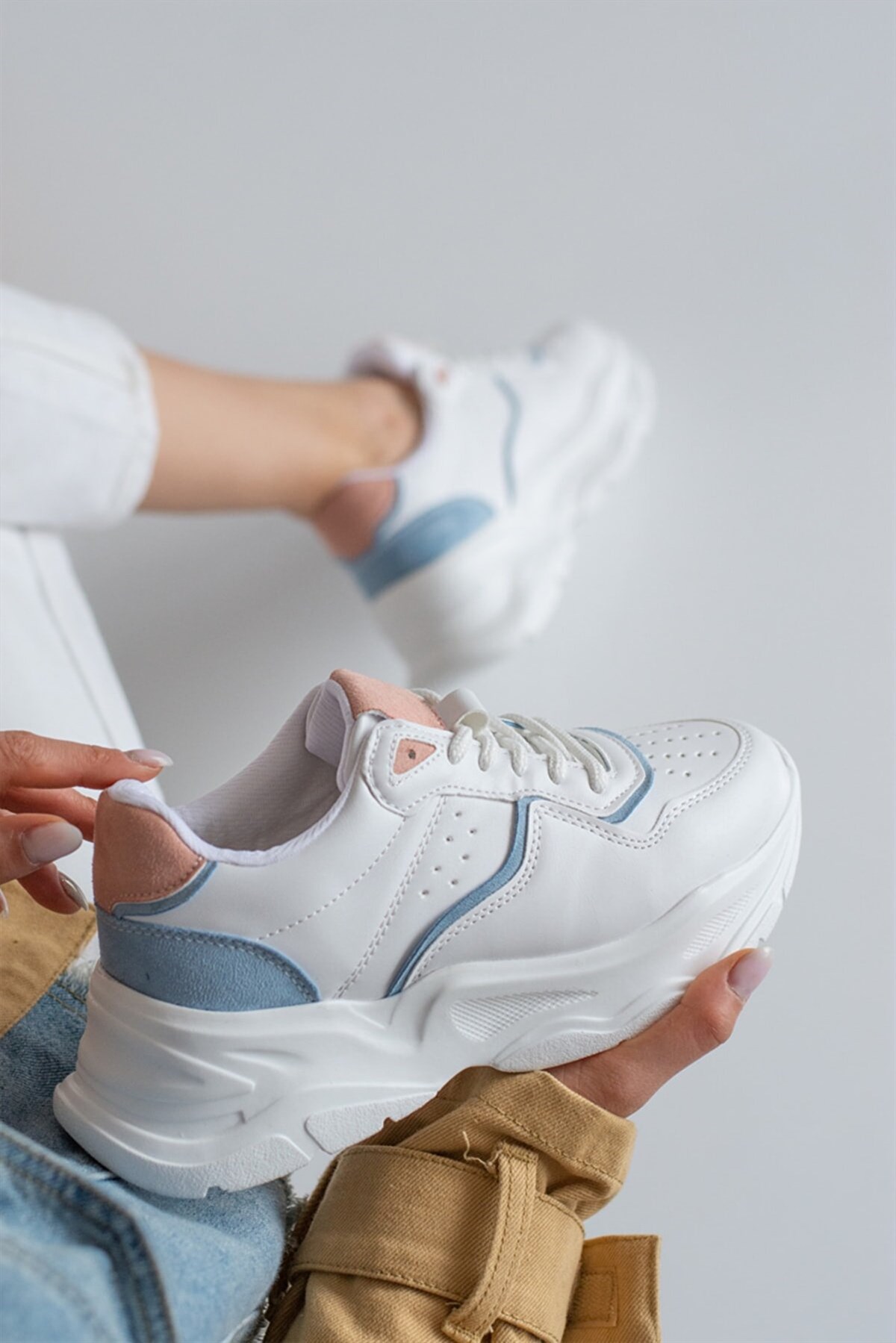 Pudra Beyaz Bağcıklı Kadın Spor Ayakkabı