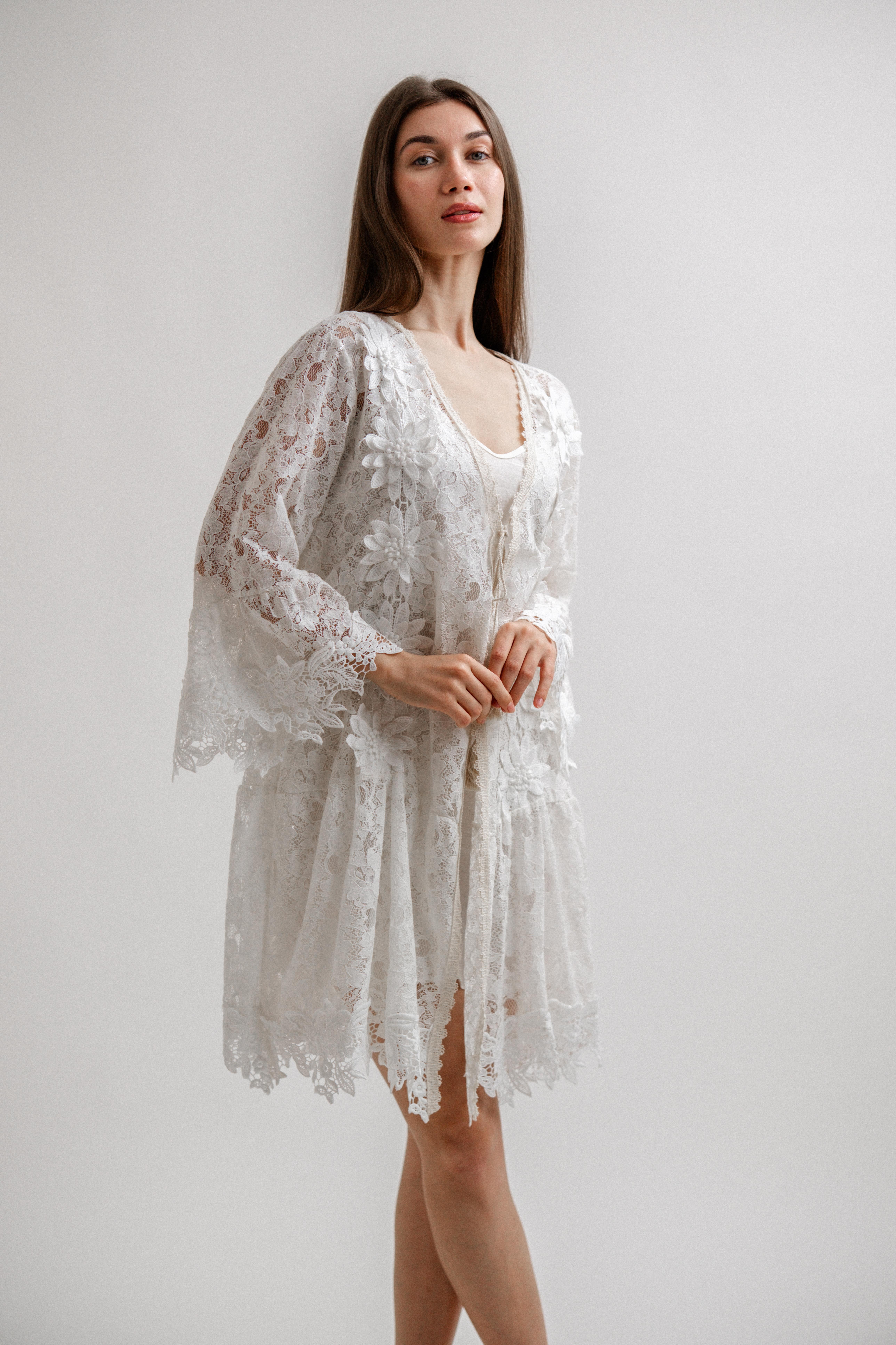 BİR BİYELİ DANTEL KAFTAN