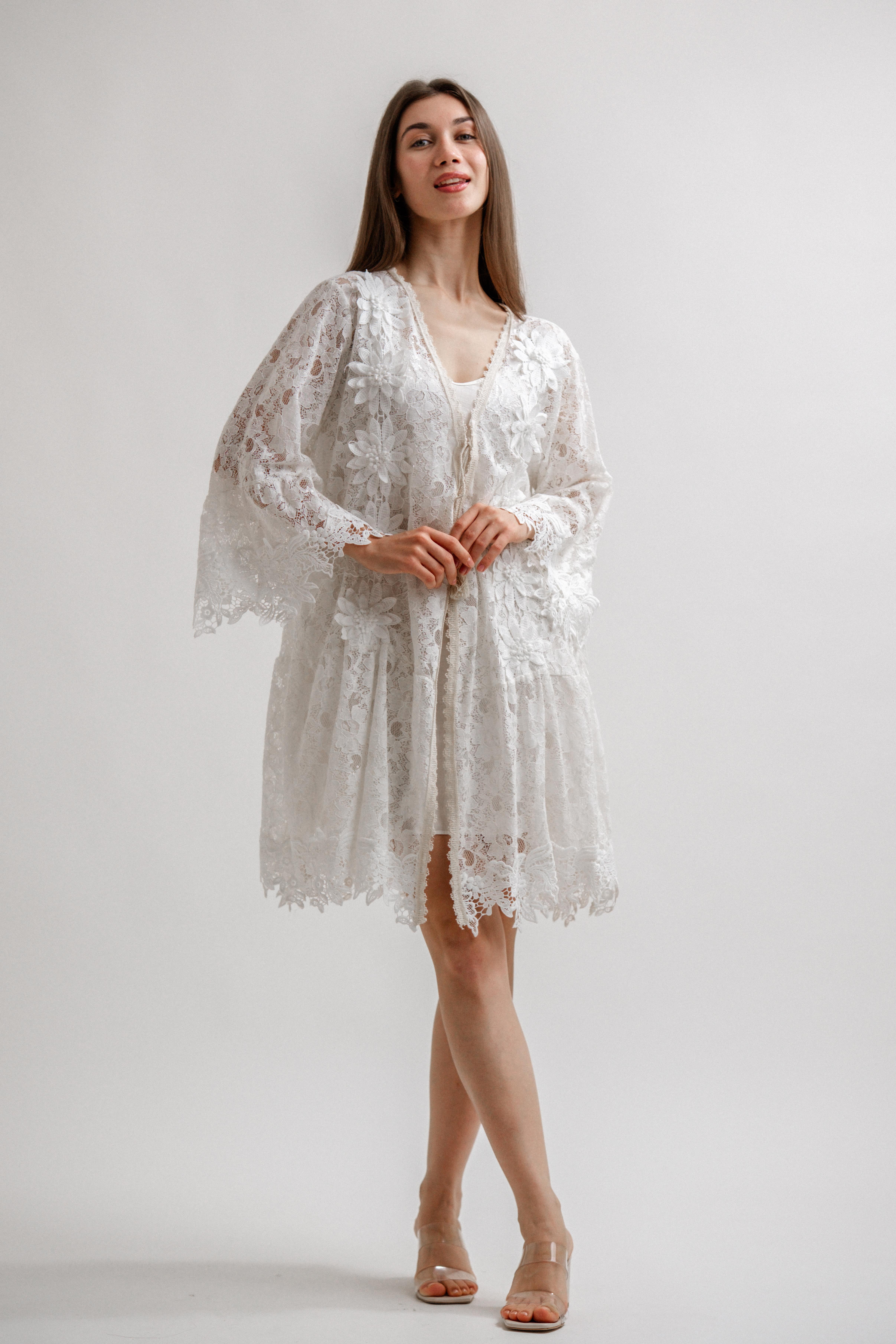 BİR BİYELİ DANTEL KAFTAN