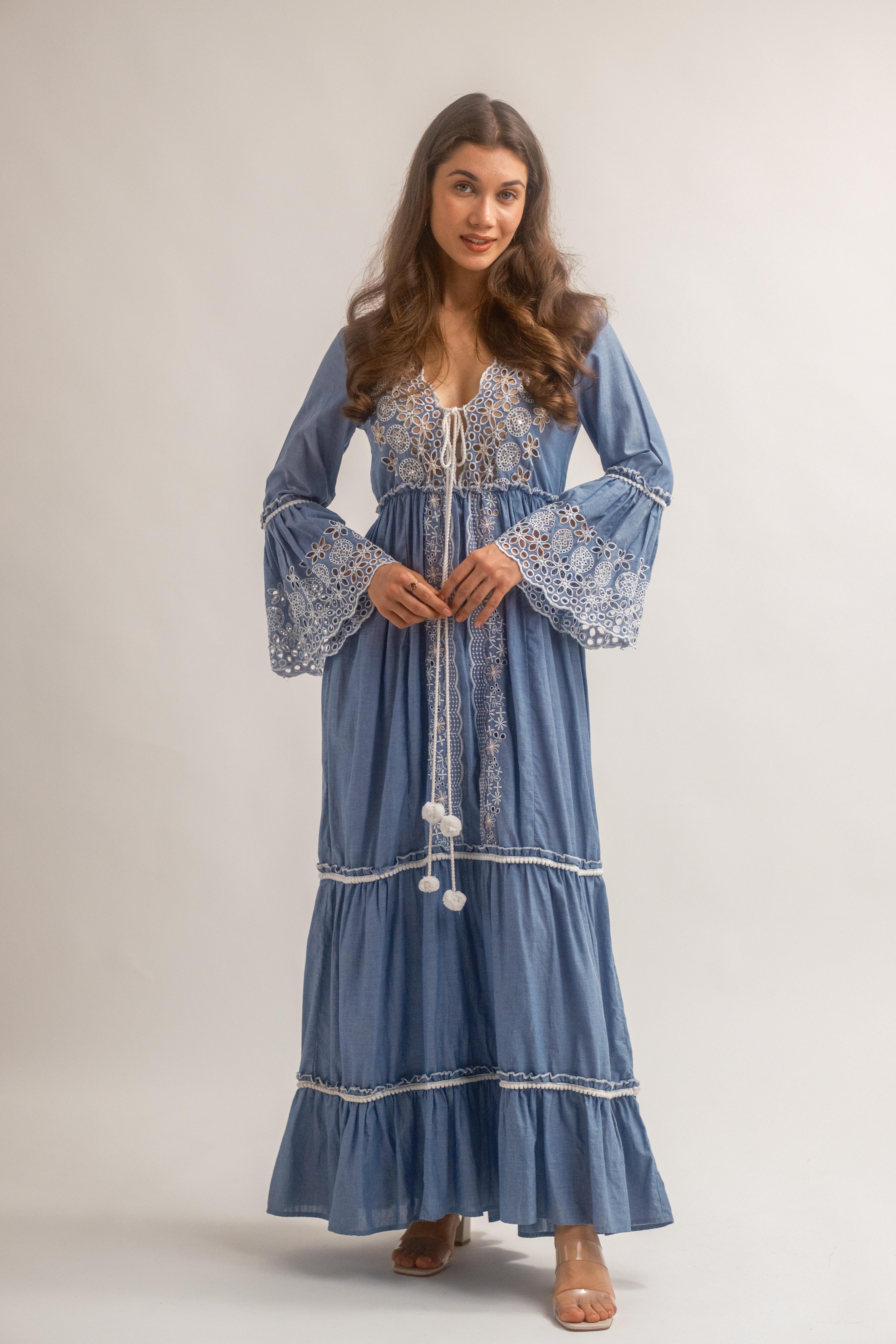 GÖĞSÜ İŞLEMELİ ESKİ DÖNEM ELBİSE