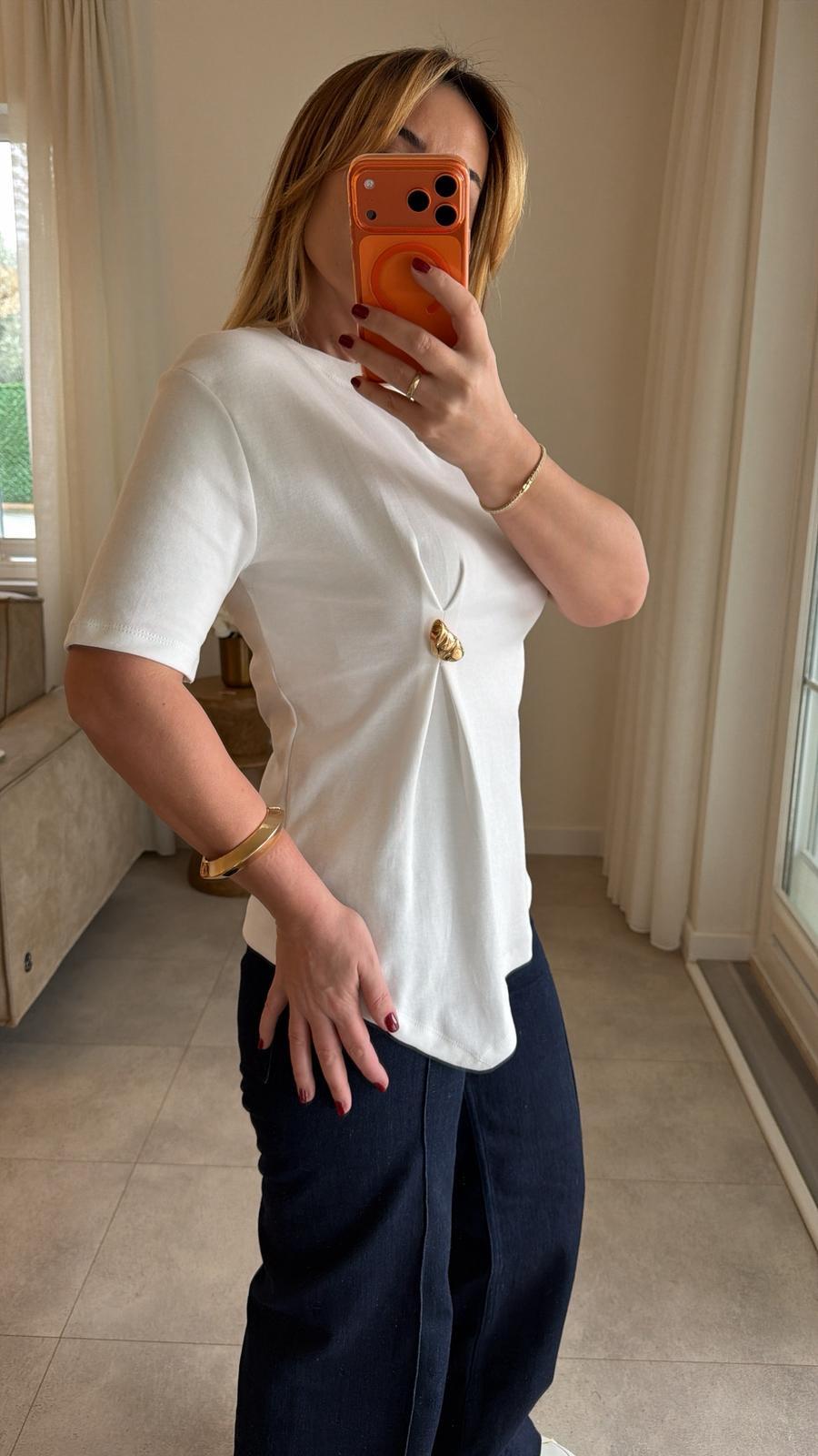 9010 Ekru RenkToka Detay Tişört