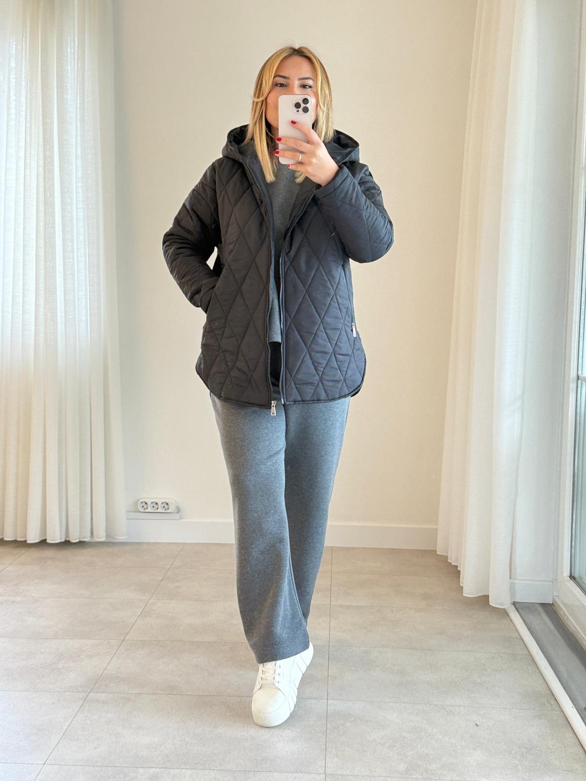 8611 Siyah Kapüşonlu Kapitone Mont