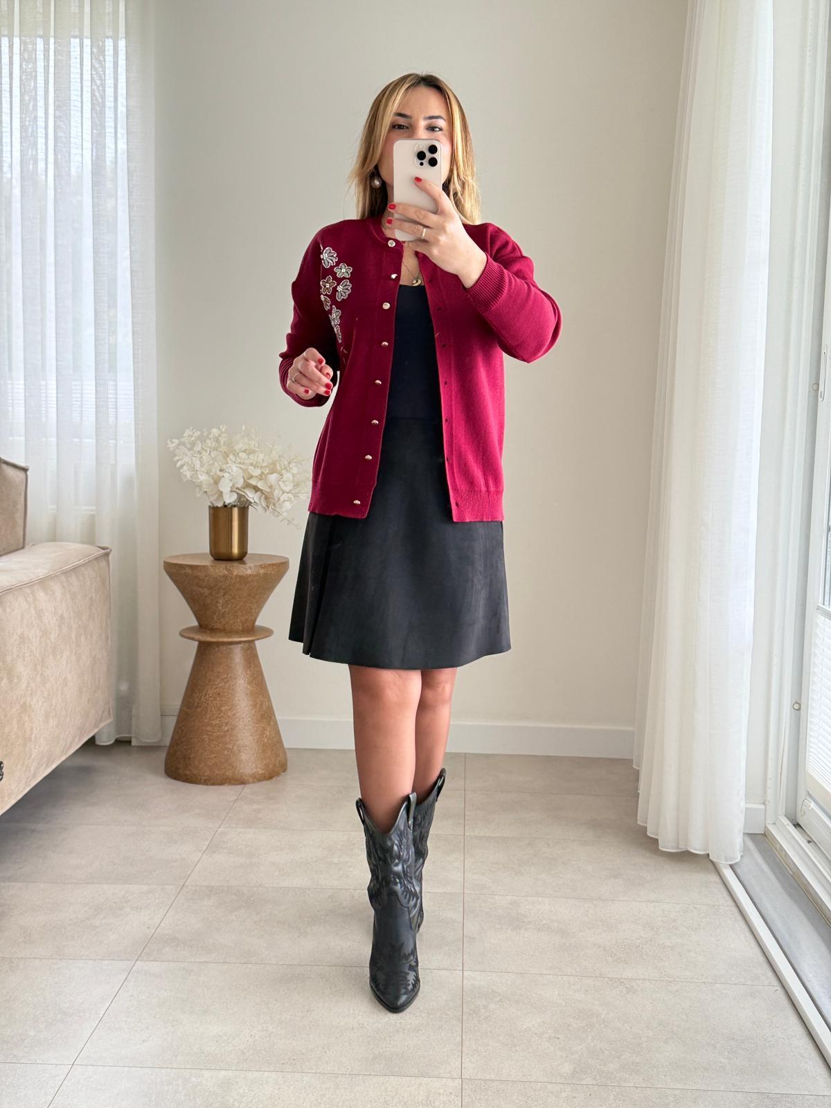 8845 Bordo Boncuk İşleme Hırka