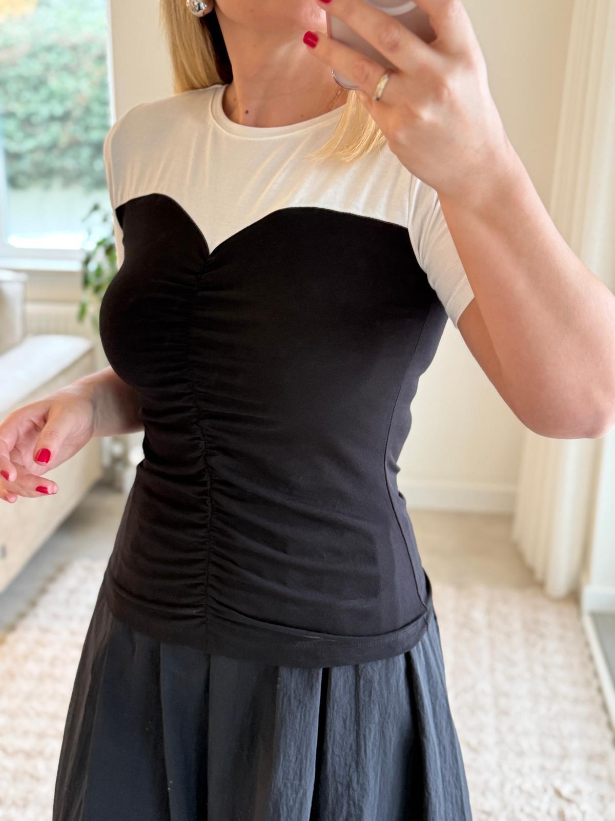 7478 Kalp Yaka Siyah Beyaz Tshirt