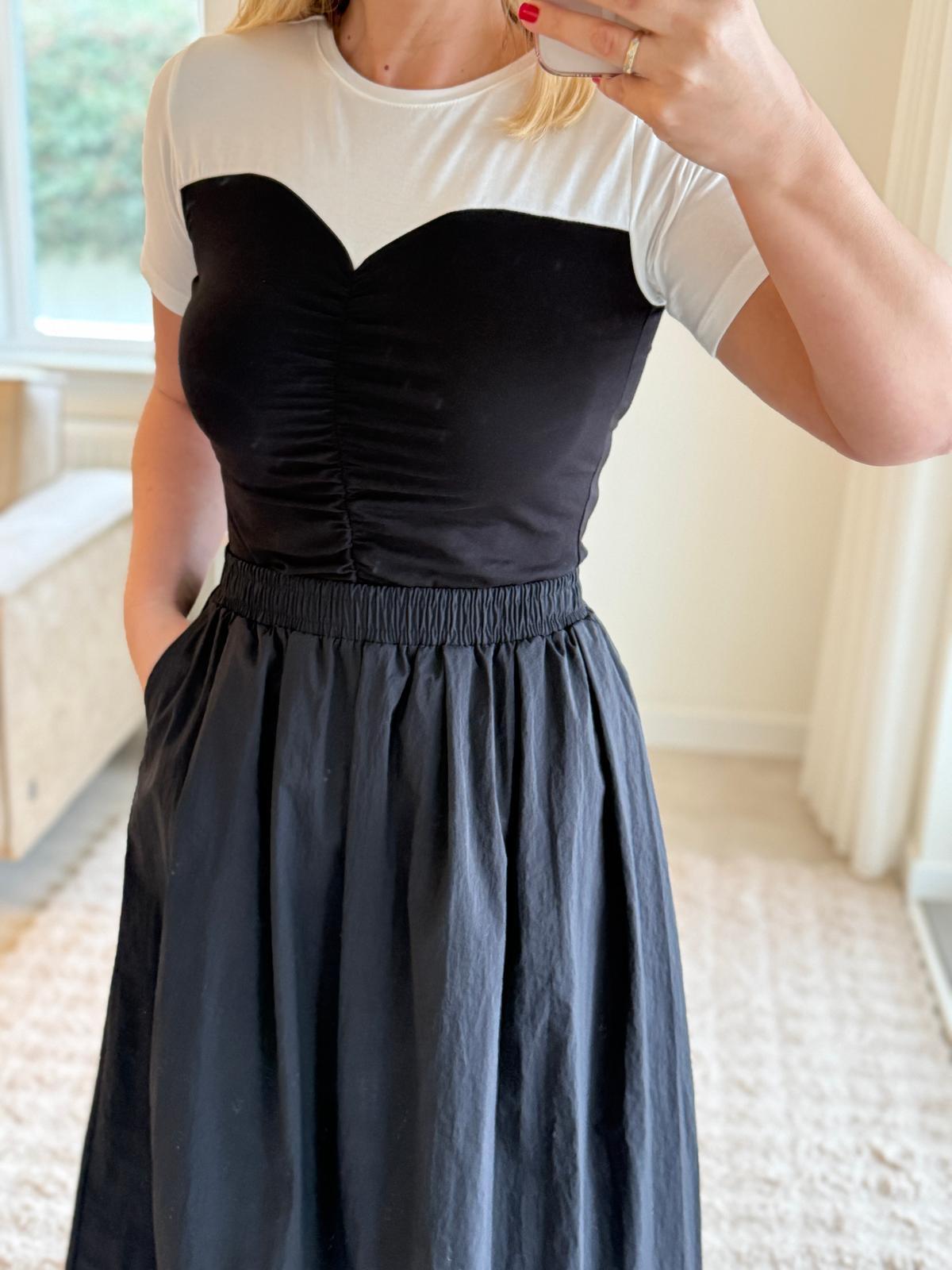 7478 Kalp Yaka Siyah Beyaz Tshirt