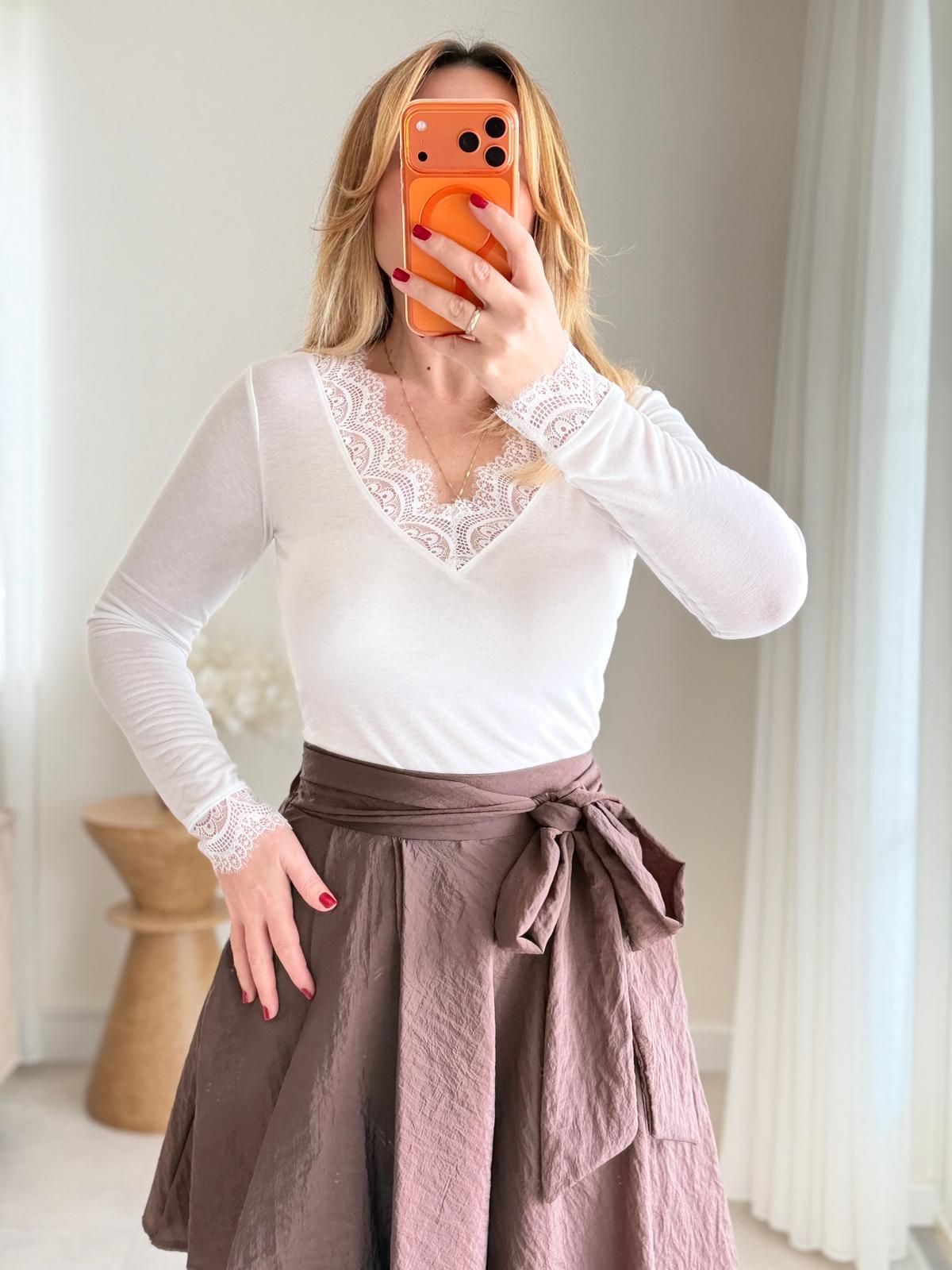 8995 Ekru Yaka Kol Detay Bluz