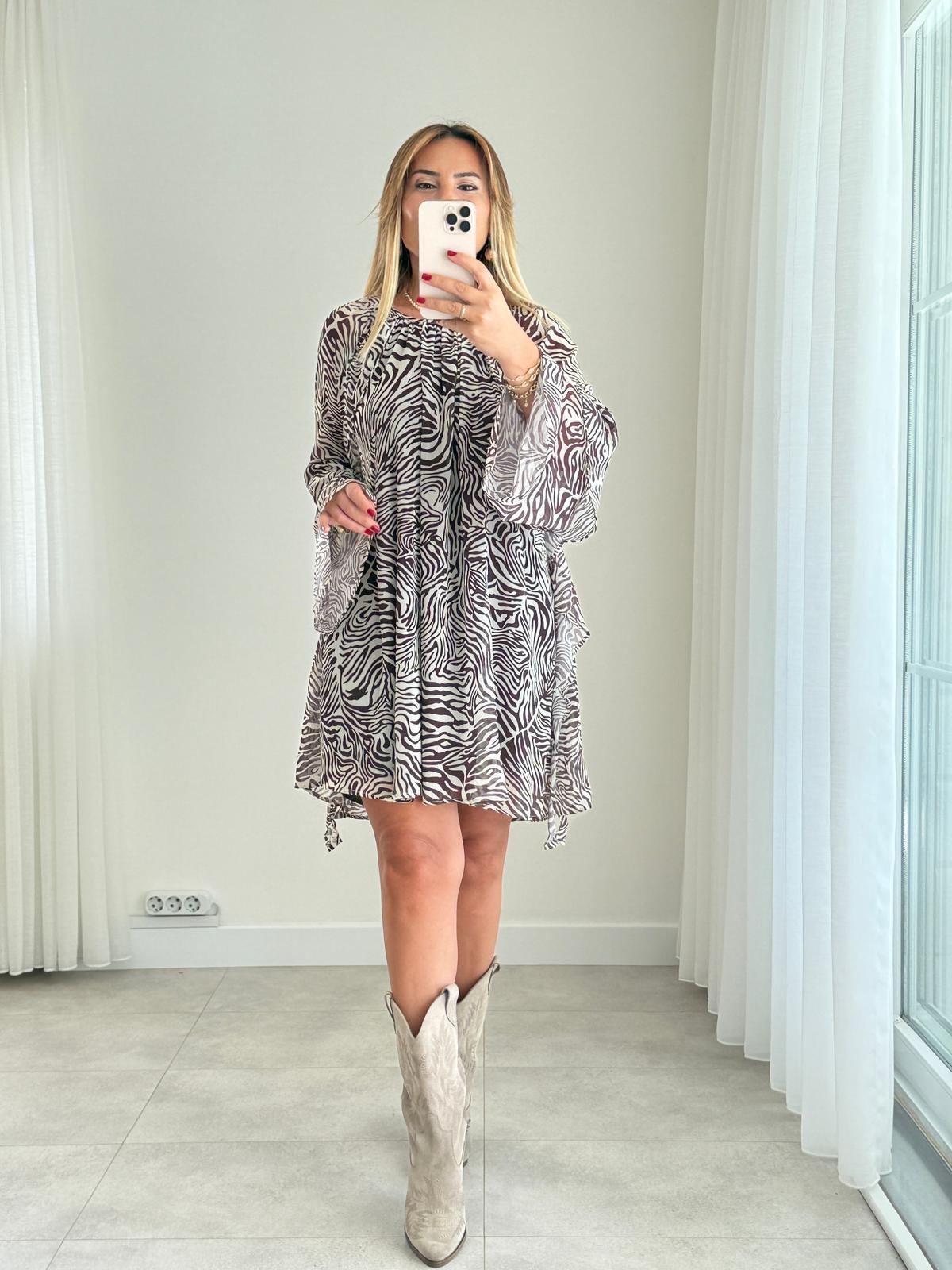 8516 Yan Fırfırlı Mini Elbise