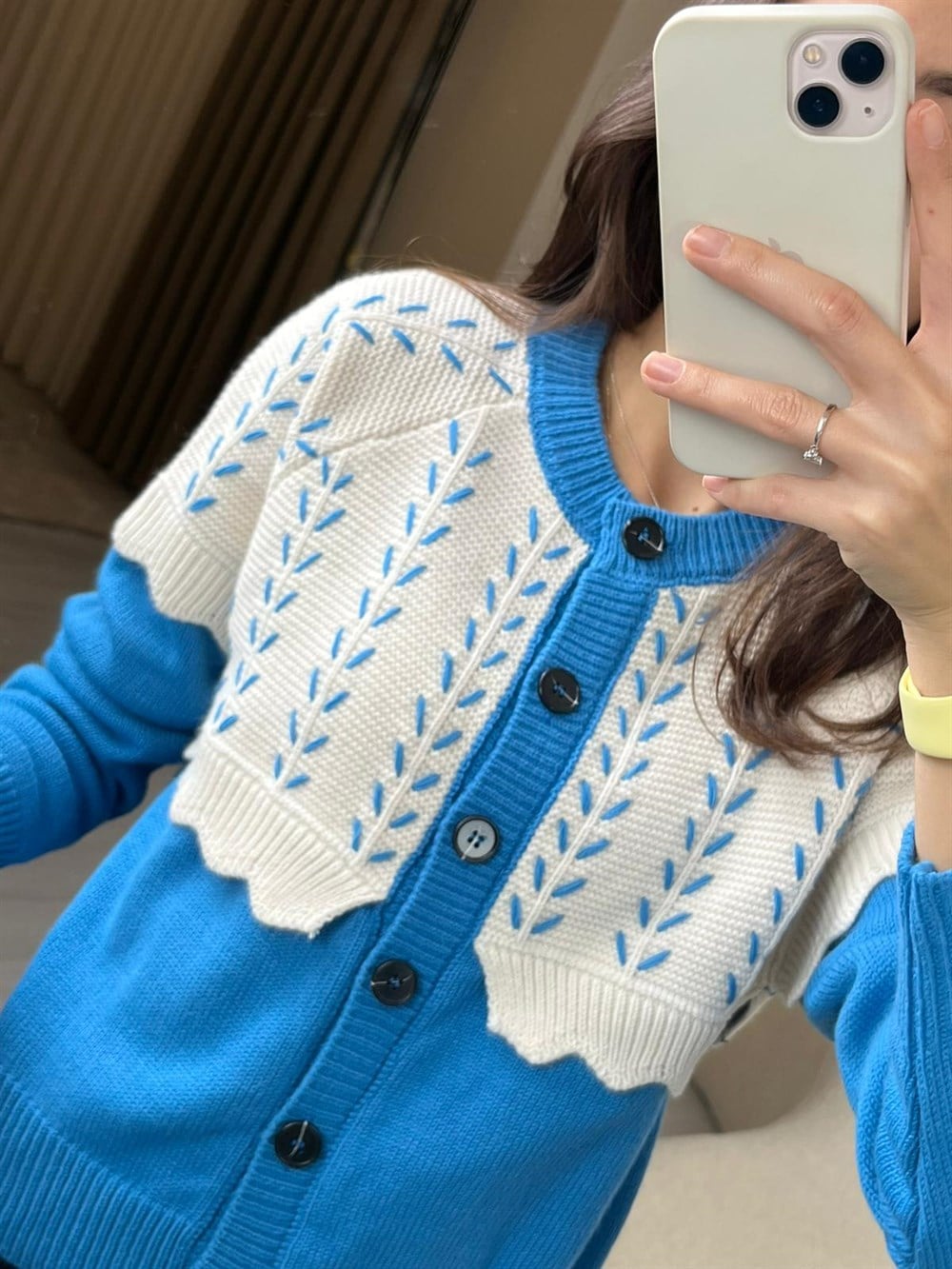 3192 Mavi İşlemeli Hırka 