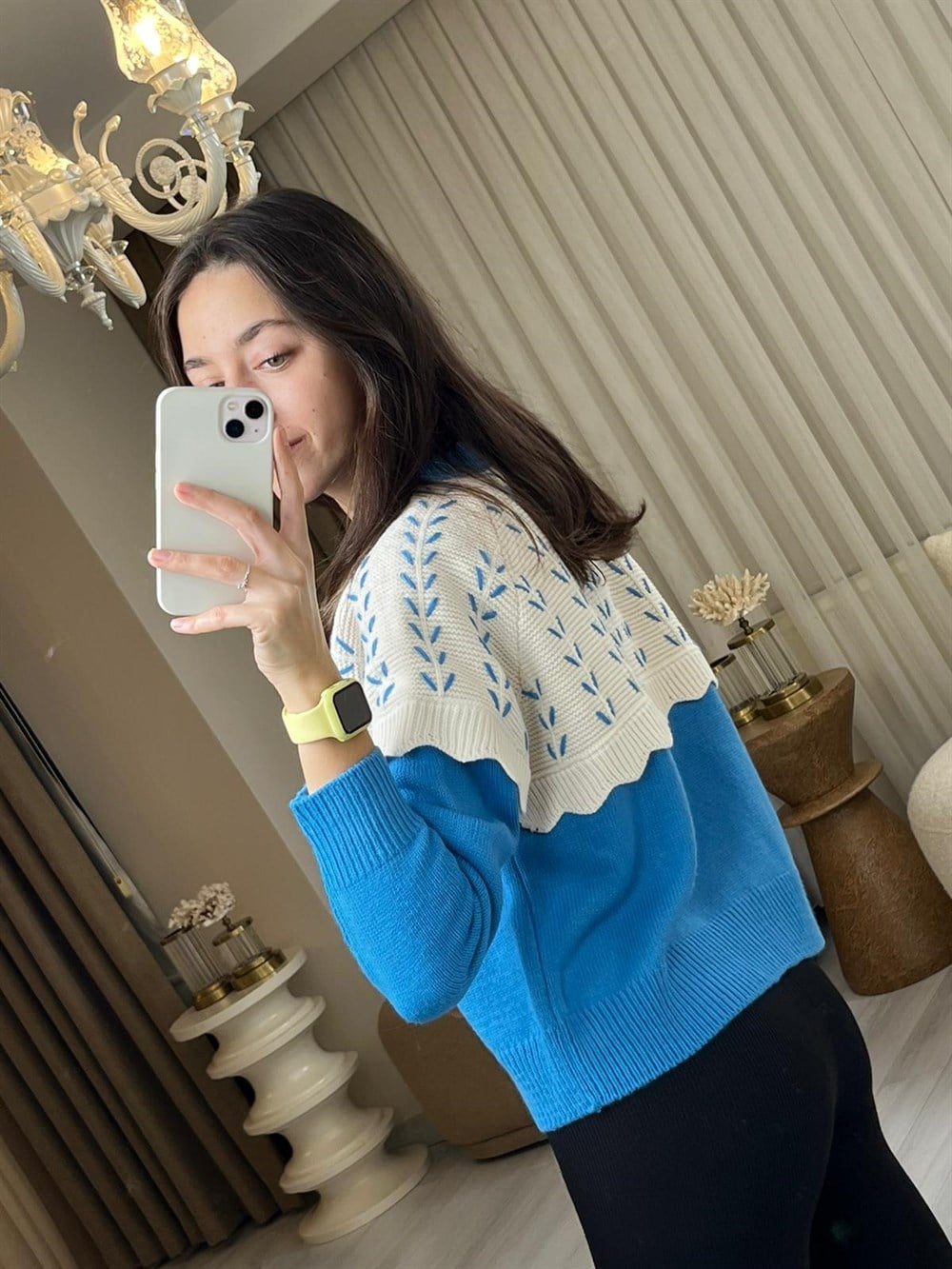 3192 Mavi İşlemeli Hırka 