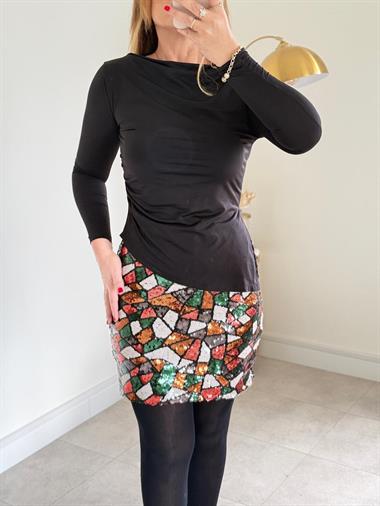 7352 Siyah Etek Ucu Detay Bluz