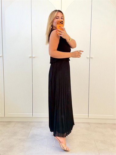 9476 Siyah Piliseli Premium Elbise