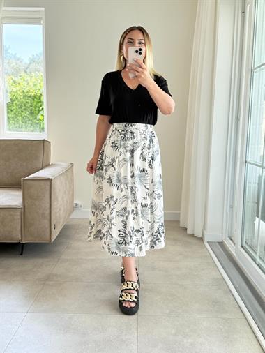 6148 Orj Marka V Yaka Siyah Tişört