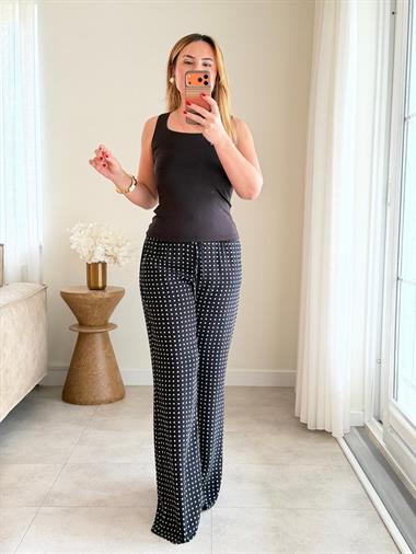 8973 Siyah Kare Yaka Atlet