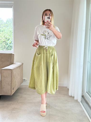 7304 Beyaz Tül Çiçek Detay Tshirt